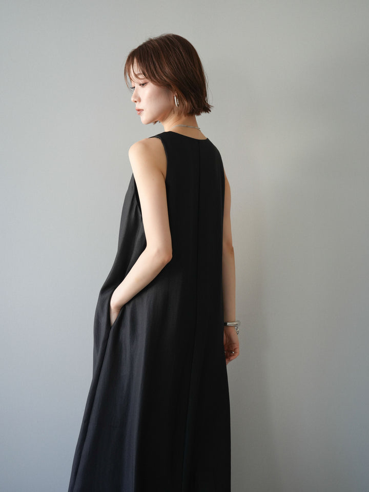 [予約]スキッパーフレアノースリーブワンピース/black