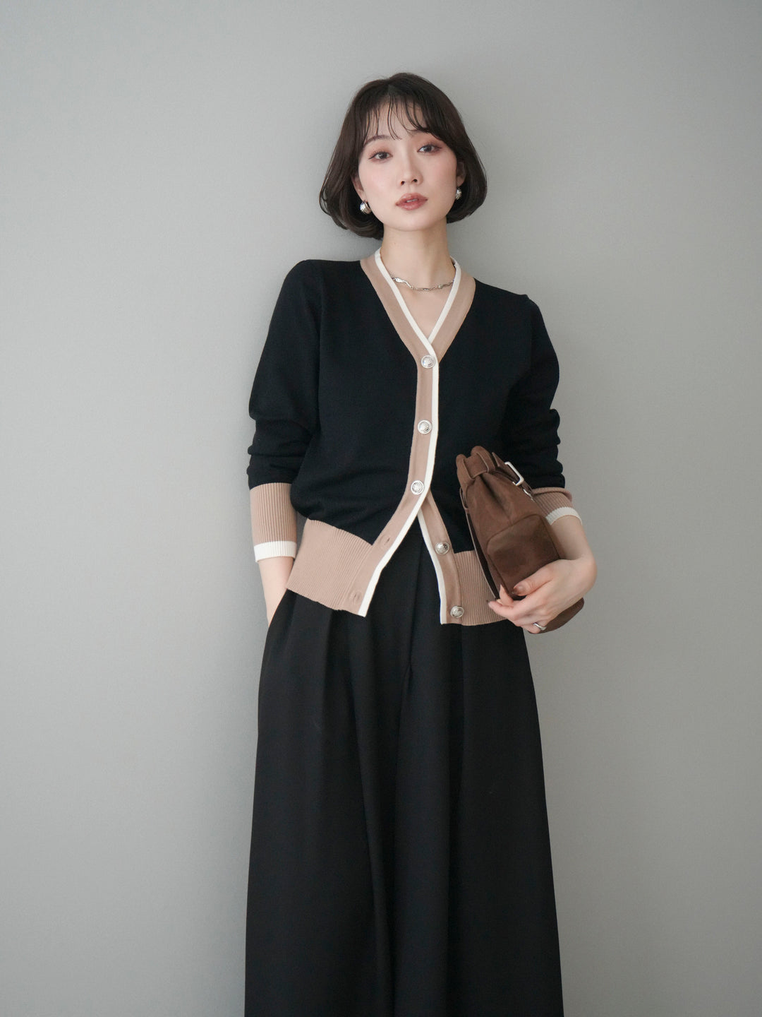 [予約]デザインボタン配色Vネックニットカーディガン/black