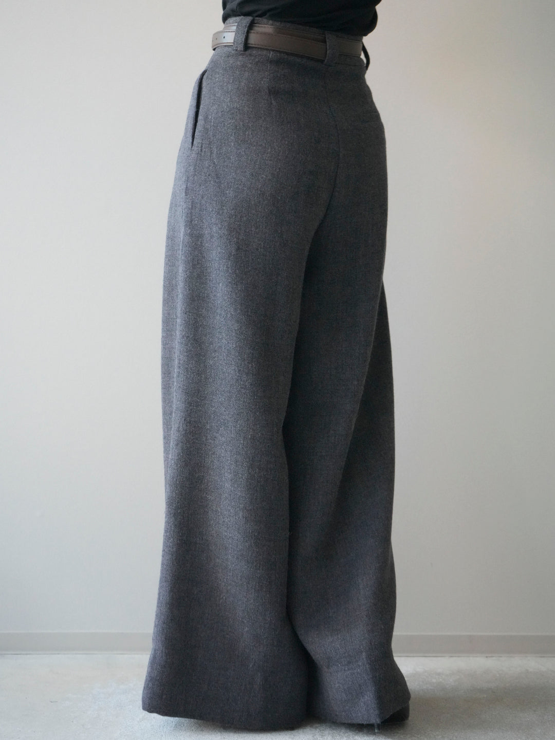 [予約]ウールタッチベルト付ワイドパンツ/charcoal