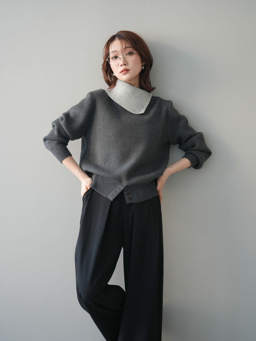 [予約]デザインネックバイカラーニットプルオーバー/charcoal