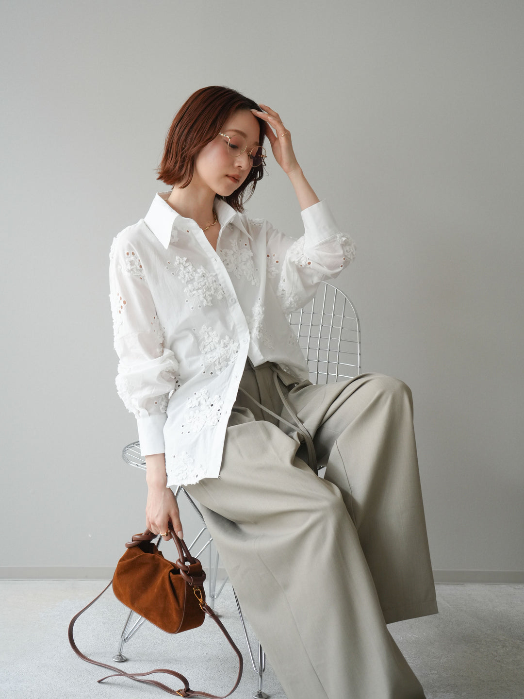 [SET]バックリボンフラワーエンブロイダリーシャツ+選べるアクセセット(2set)