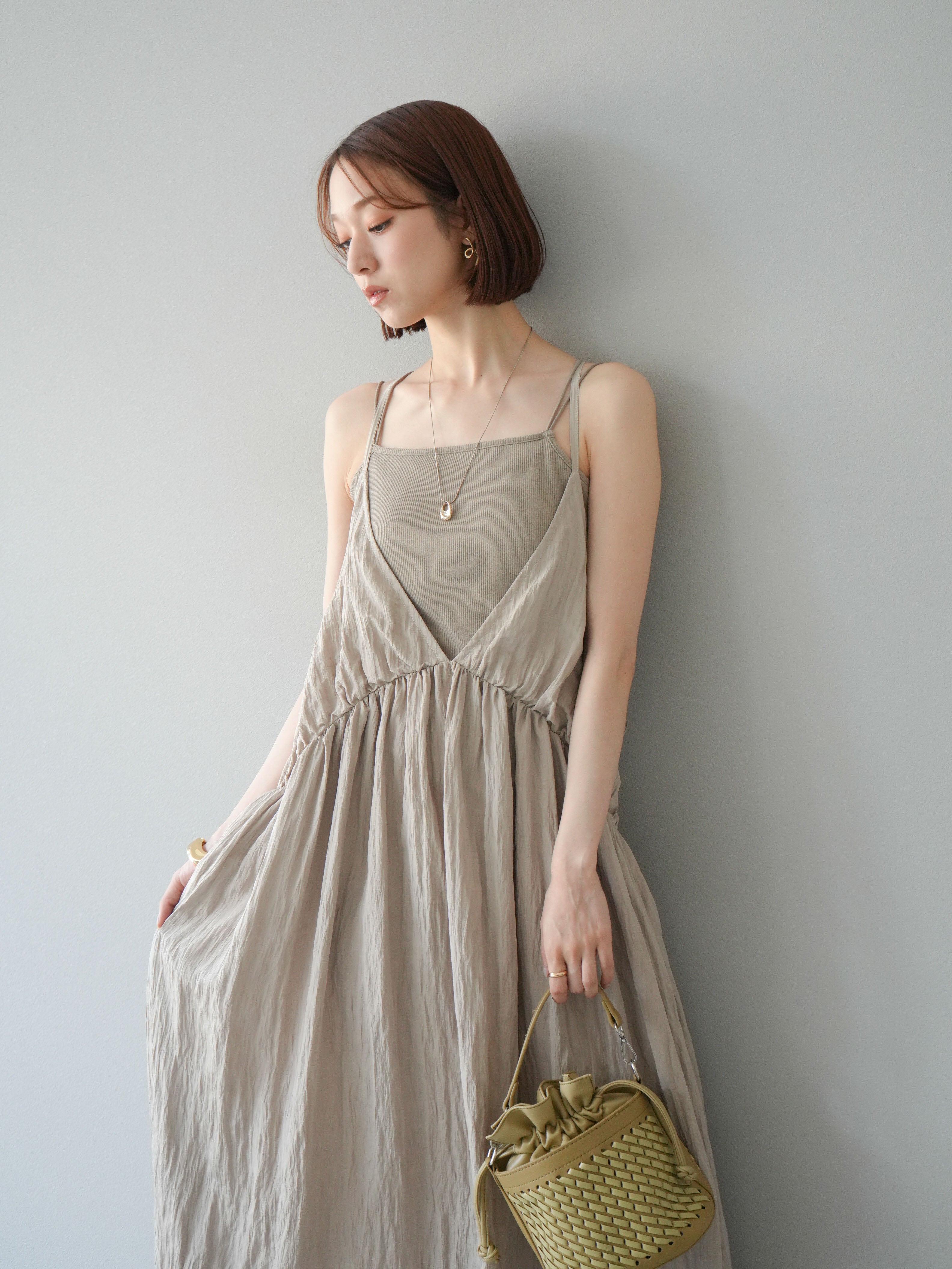 予約]シボ加工シャイニーキャミワンピース/ベージュ – Lumier