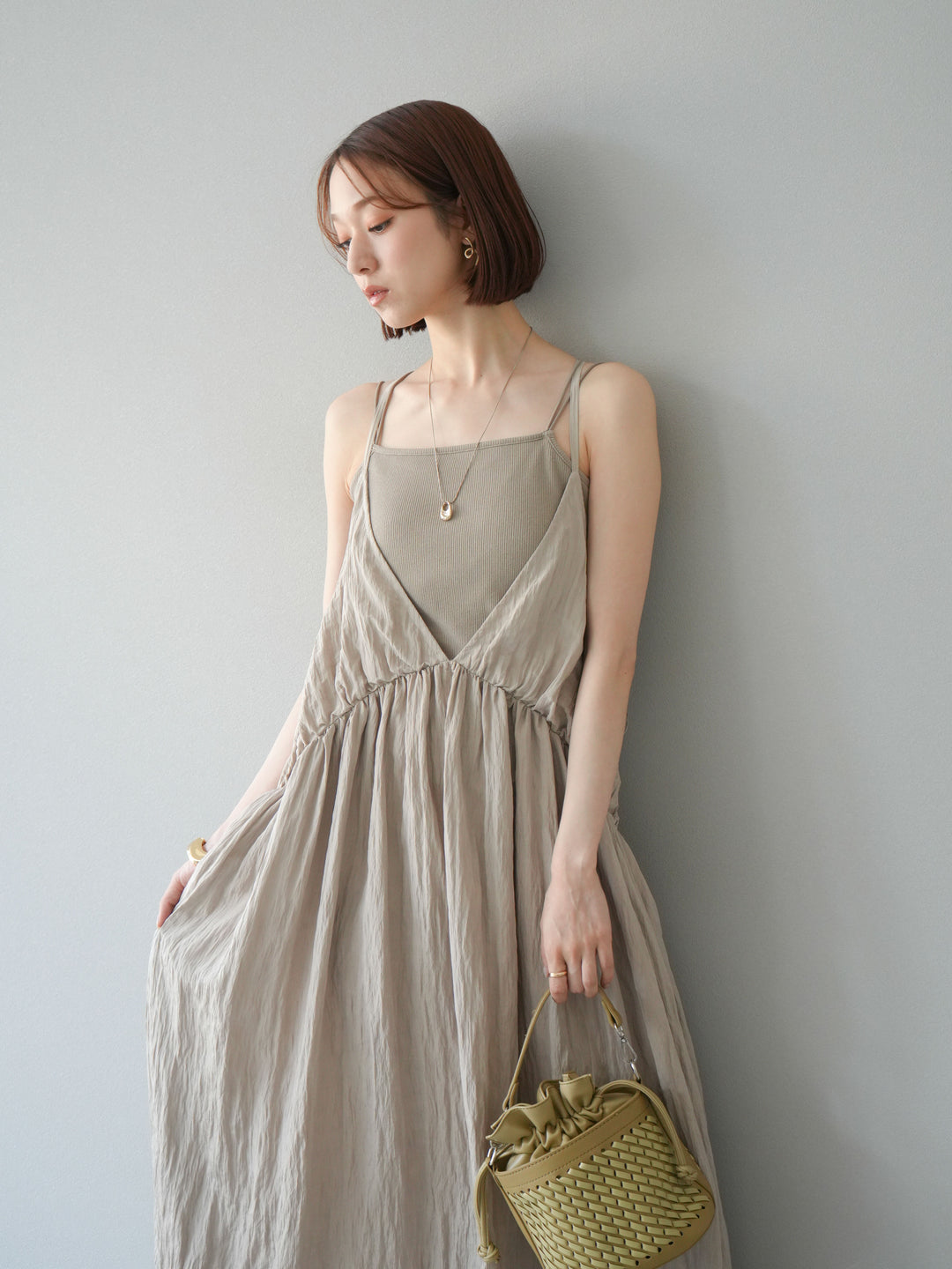 [予約]シボ加工シャイニーキャミワンピース/ベージュ