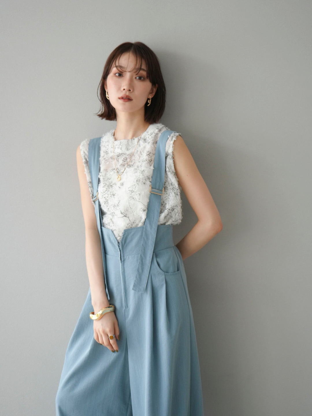 [SET]ストリングデザインハイウエストサロペット+ニュアンスフリンジジャガードノースリーブブラウス(2set)