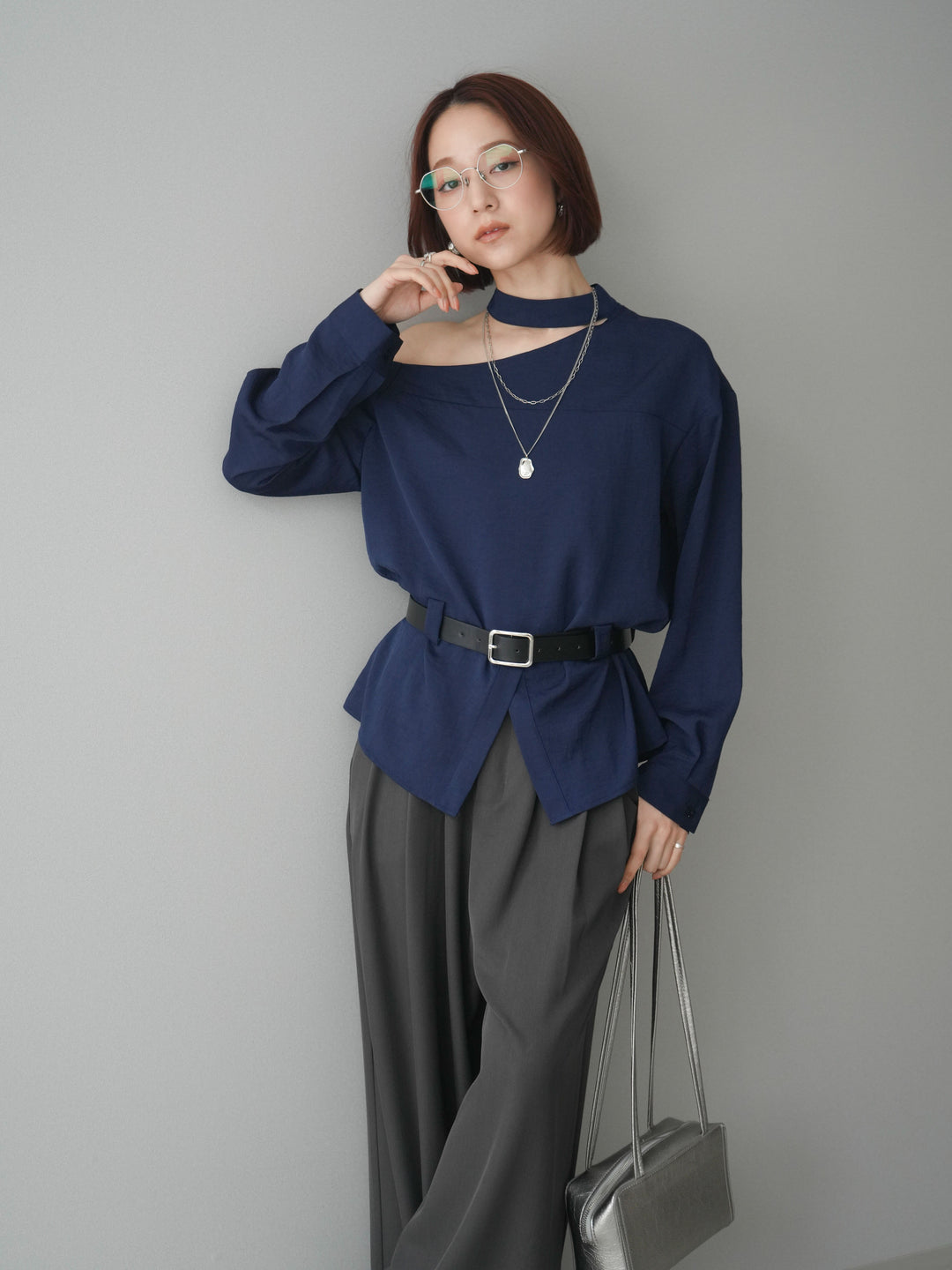 [SET]ベルト付ワンショルダースリットブラウス+ベルト付ワンショルダースリットブラウス(2set)