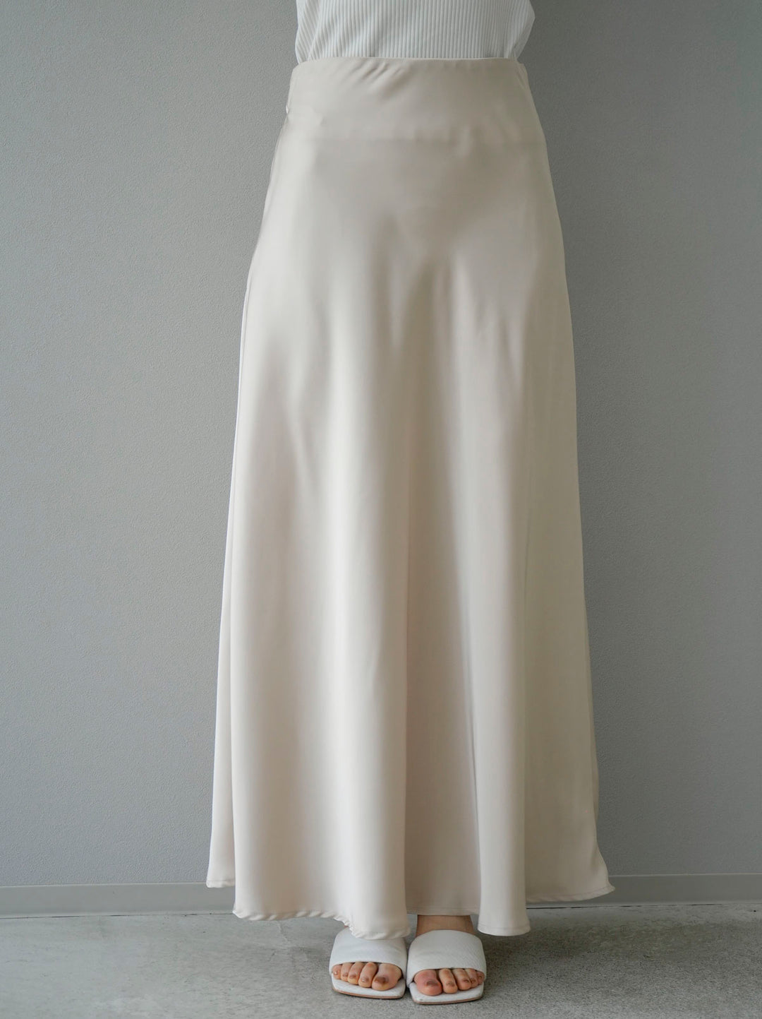 [Pre-order] Satin Narrow Skirt/Ivory
