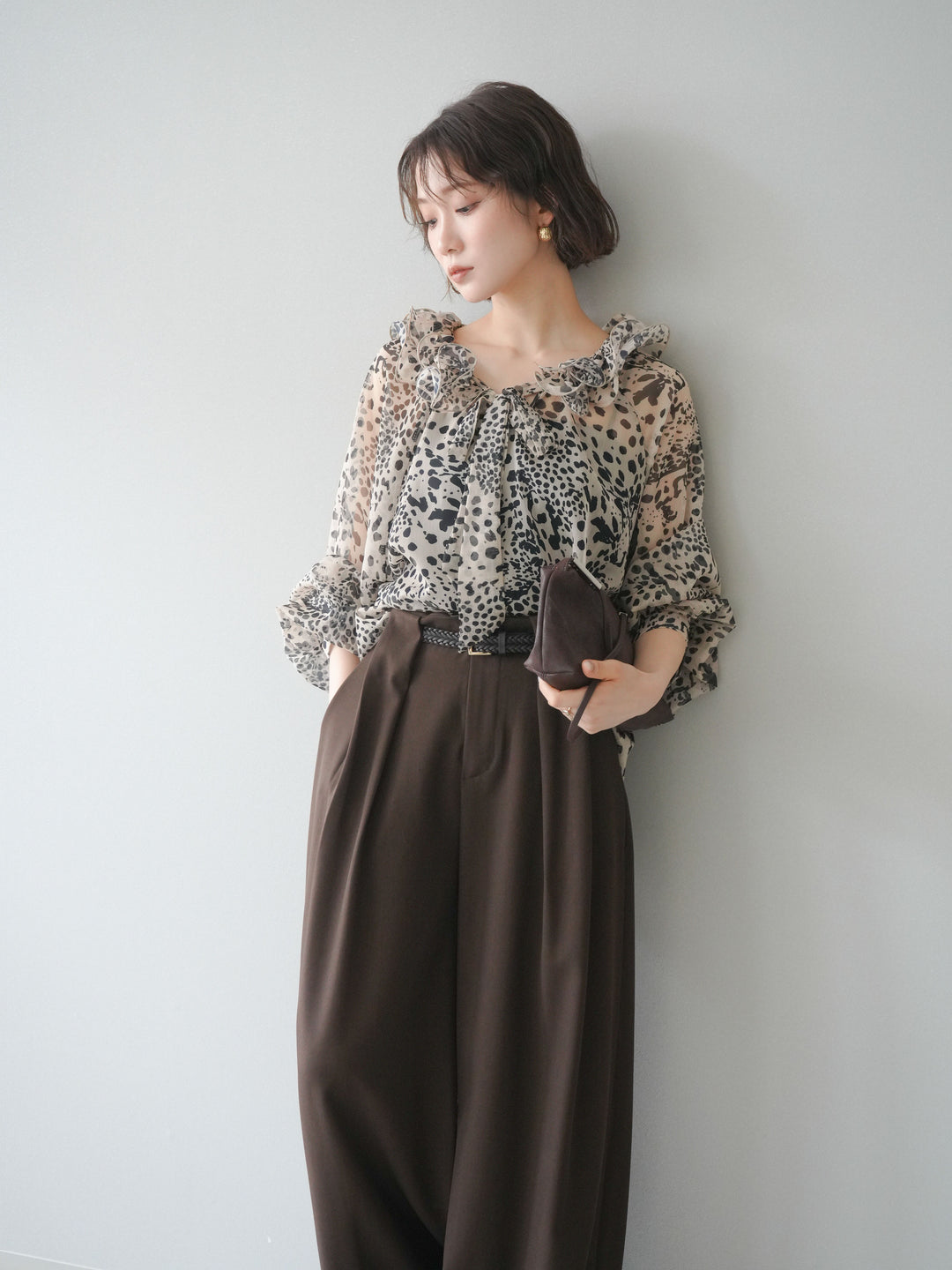 [予約]ラッフルネックシアーブラウス/leopard