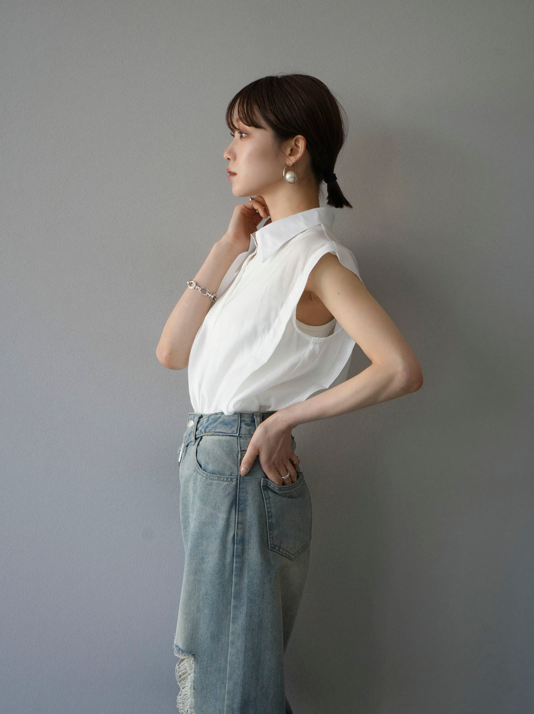 [Pre-order] Tuck shoulder sheer sleeveless shirt/white