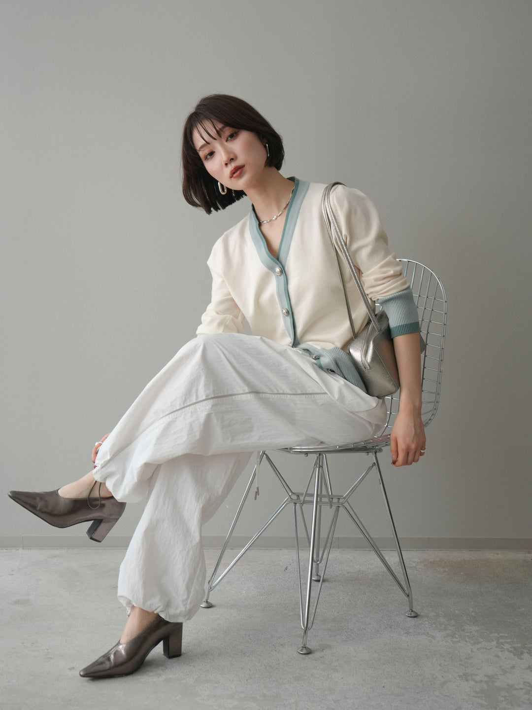 [予約]デザインボタン配色Vネックニットカーディガン/offwhite