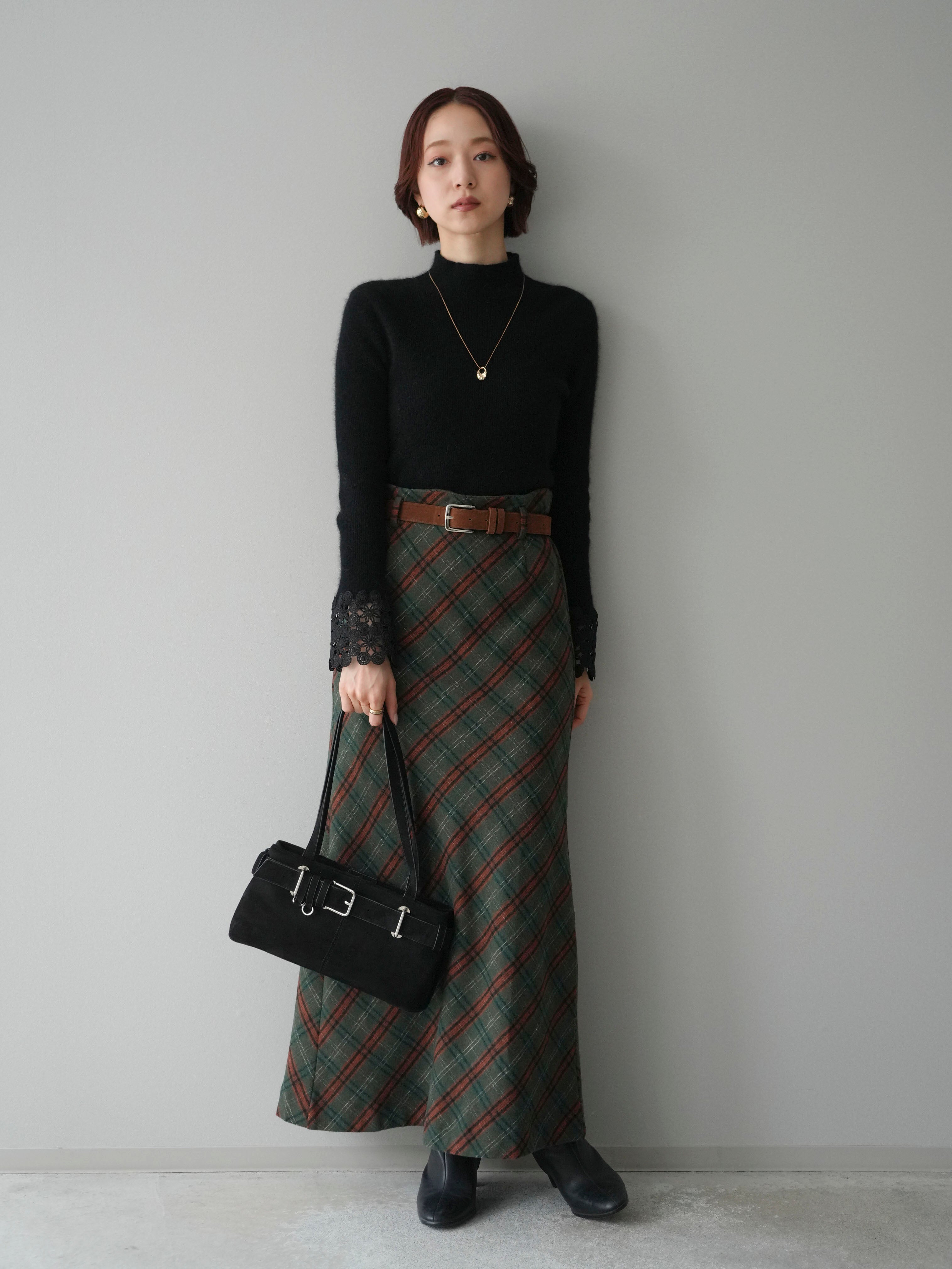 予約]袖クロシェレースウール混ボトルネックニットトップス/black – Lumier