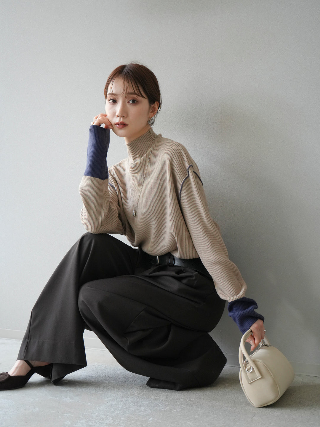 [予約]ボトルネック配色リブニットプルオーバー/ベージュ×アイアンブルー