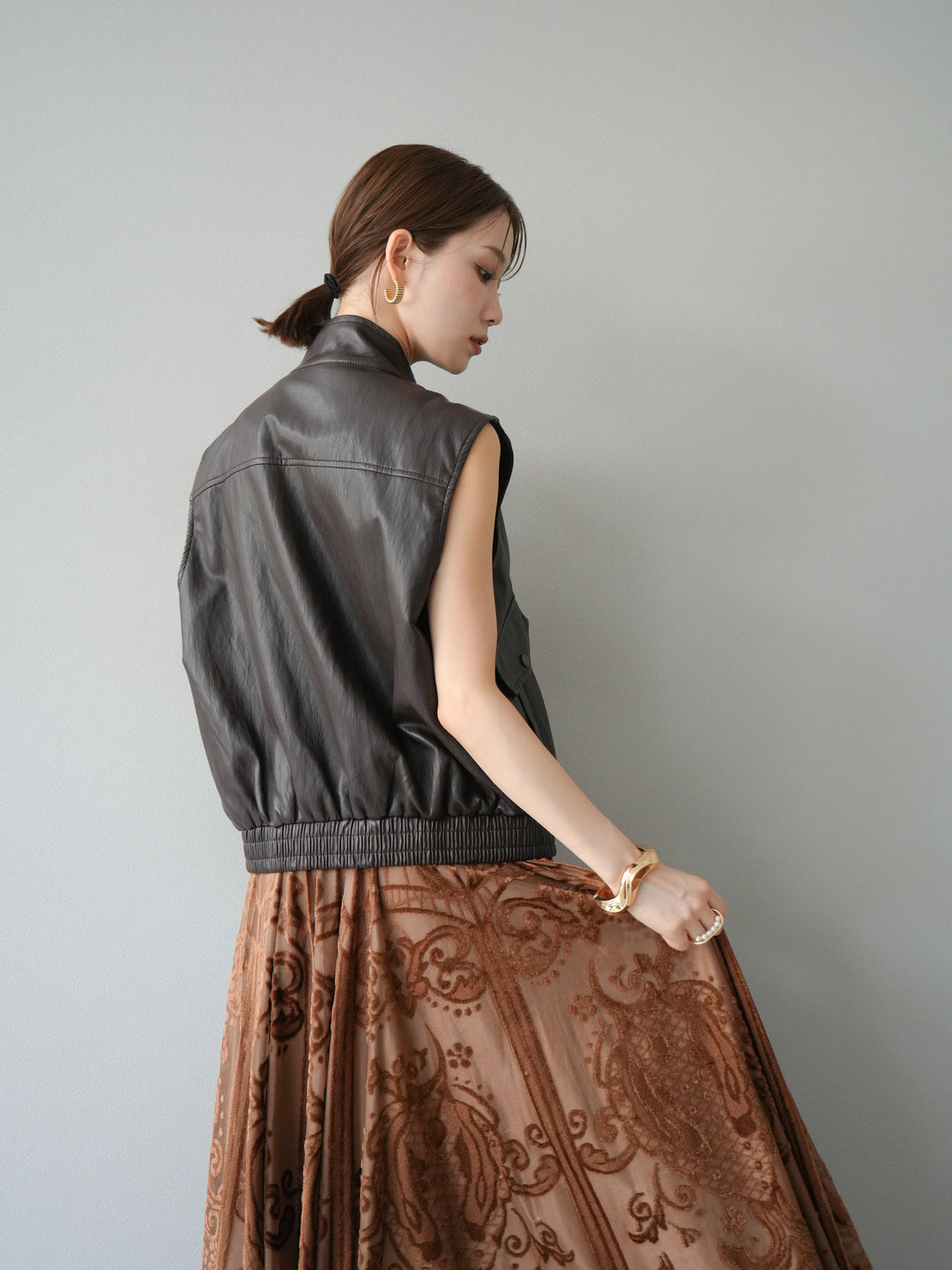 [予約]スリーブレスフェイクレザーブルゾン/ブラウン