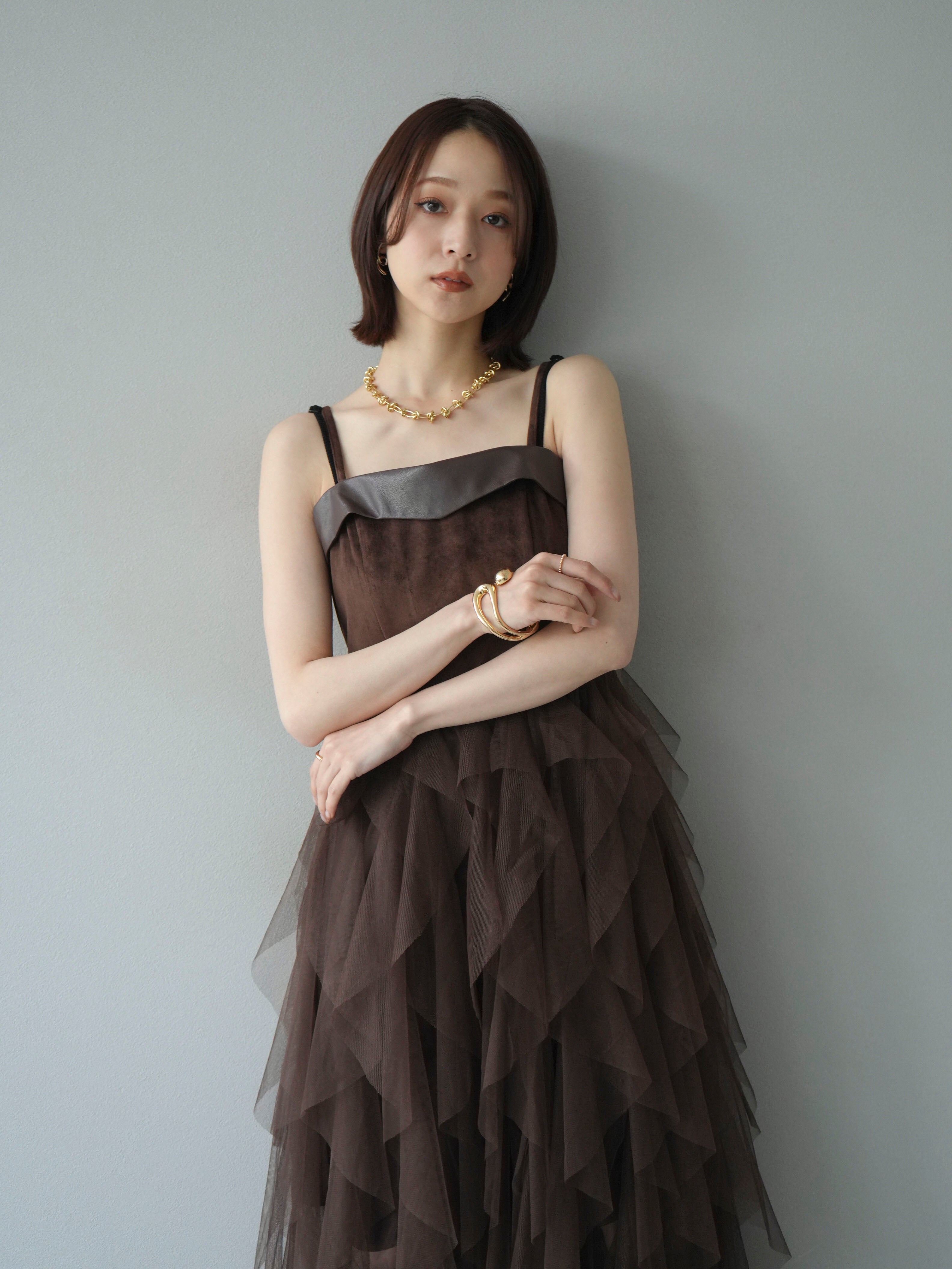 予約]レザー切替チュールラッフルワンピース/brown – Lumier