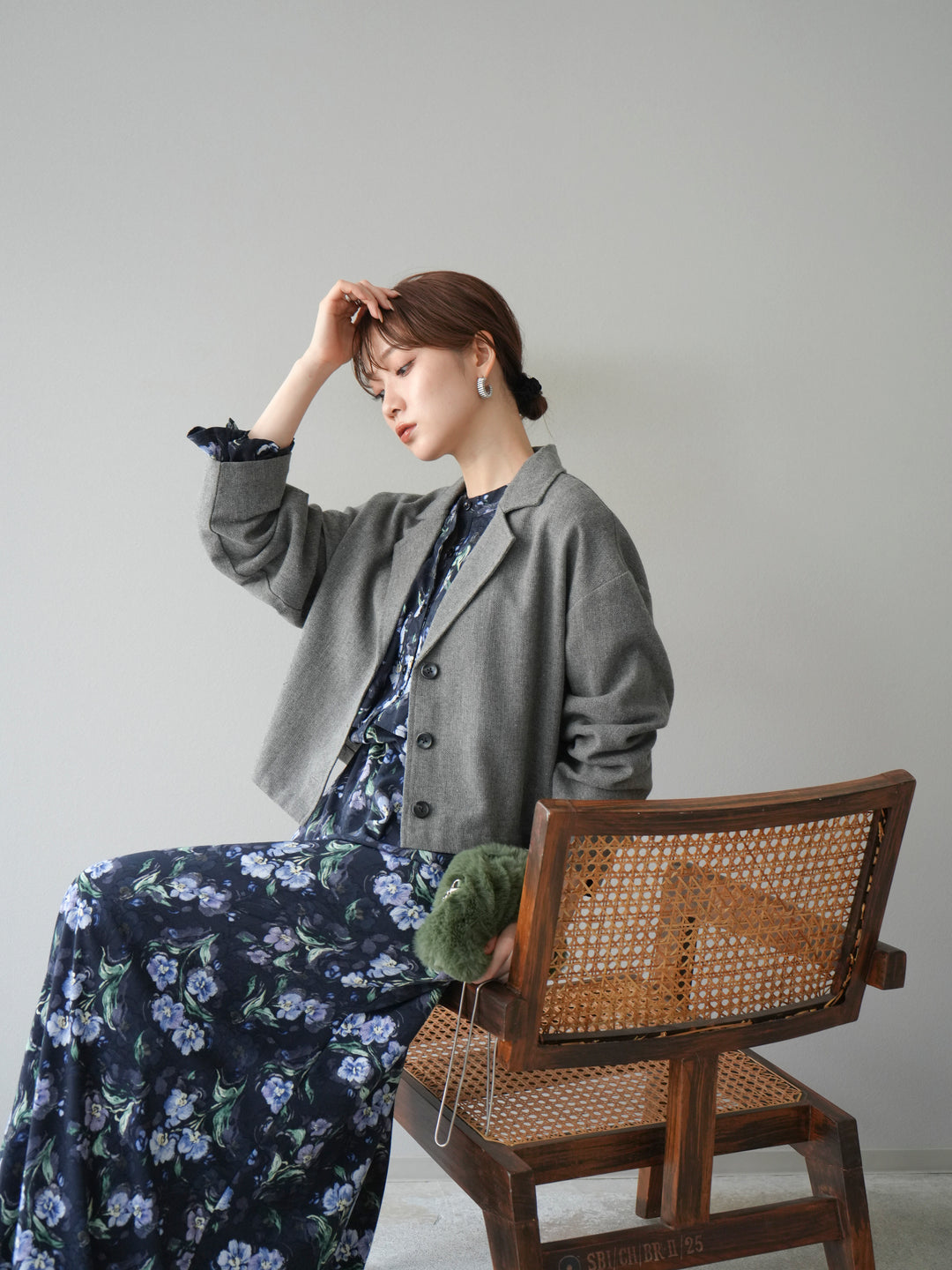 [予約]フラワーフリルブラウス/ネイビー