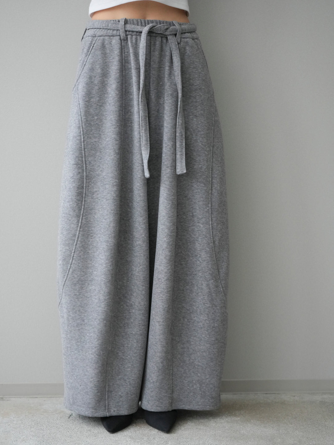 [予約]ウエストベルトカーブラインスエットパンツ/gray