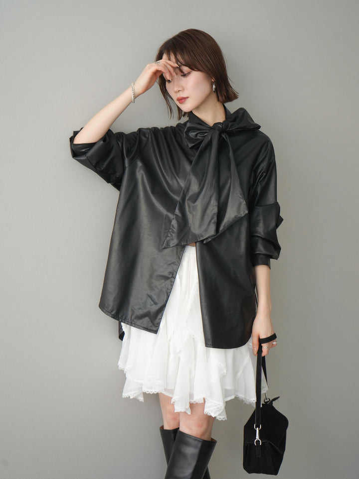 [予約]フェイクレザーボウタイブラウス/black