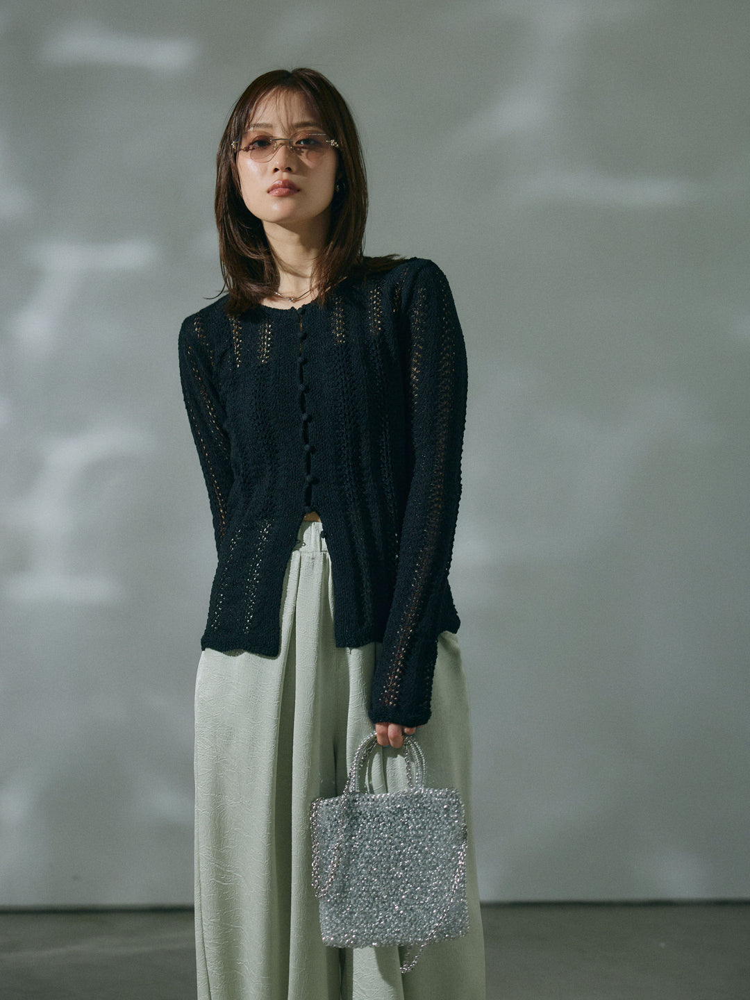 【Allure】[SET]透かし編みニットカーディガントップス+ワッシャーサテンタックジョガーパンツ(2set)