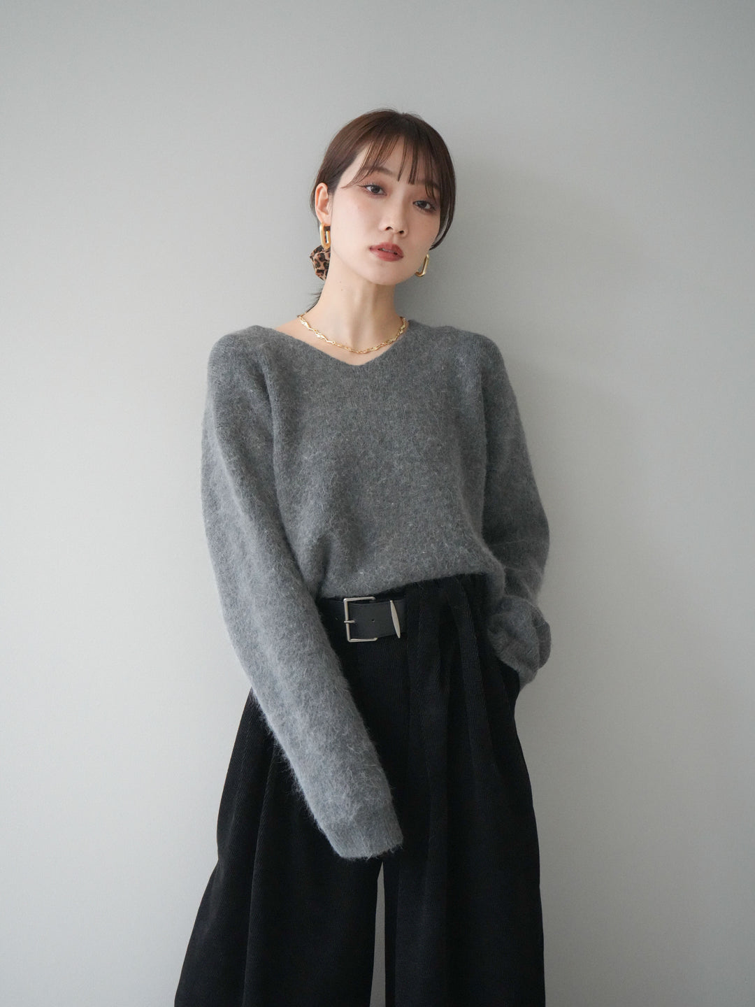 [SET]シュシュ付きアンゴラタッチVネックニットプルオーバー+ベルトデザインループコールテンワイドパンツ(ベルト付き)(2set)