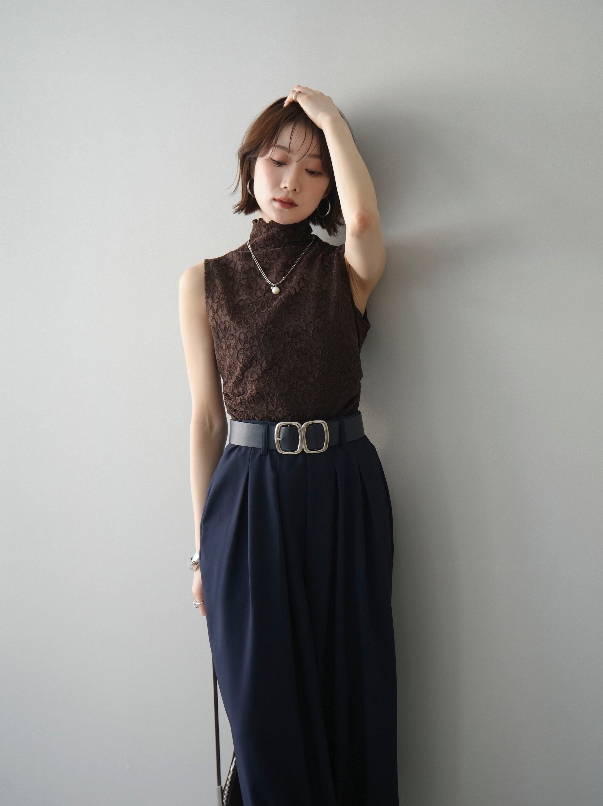 予約]ノースリーブプチネックフラワージャガードトップス/brown – Lumier