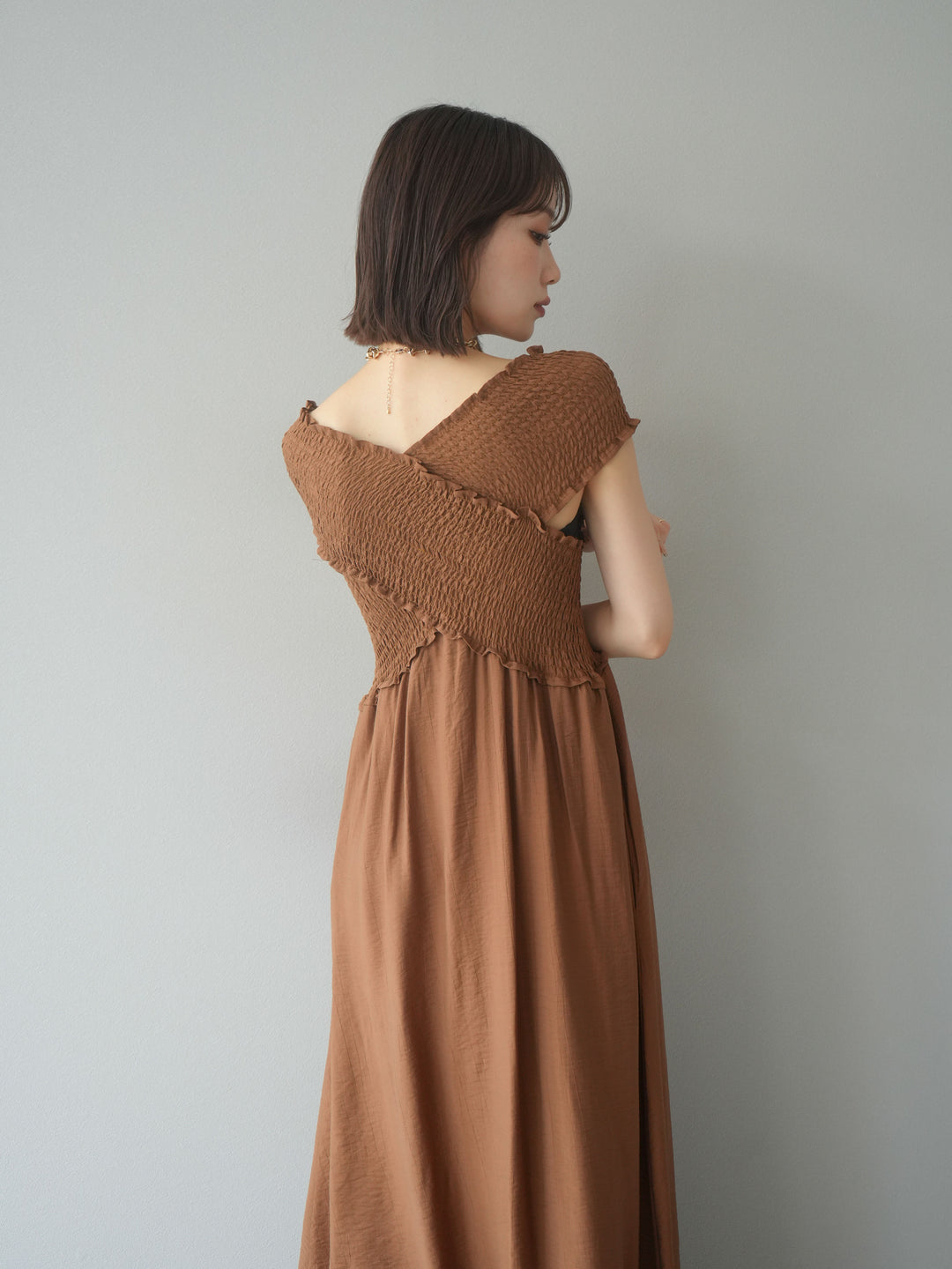 [予約]シャーリングクロスワンピース/ブラウン