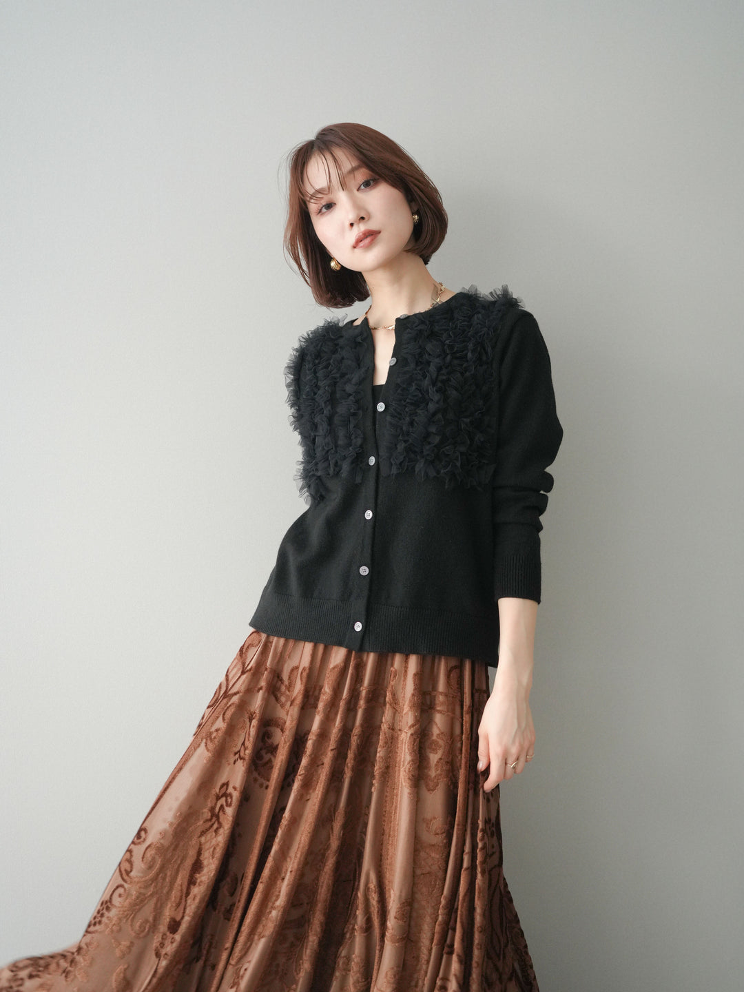 [SET]チュールフリルニットカーディガン+アンティーク柄フロッキーマキシスカート(2set)