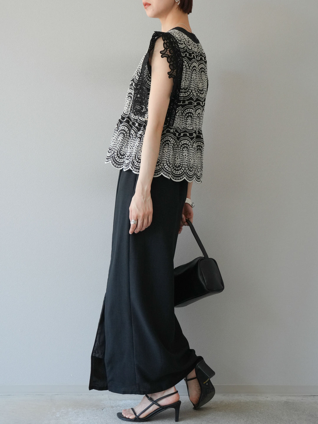 [SET] 扇貝刺繡蕾絲上衣 + 亞麻質感拉鍊開衩緊身裙（2件套）