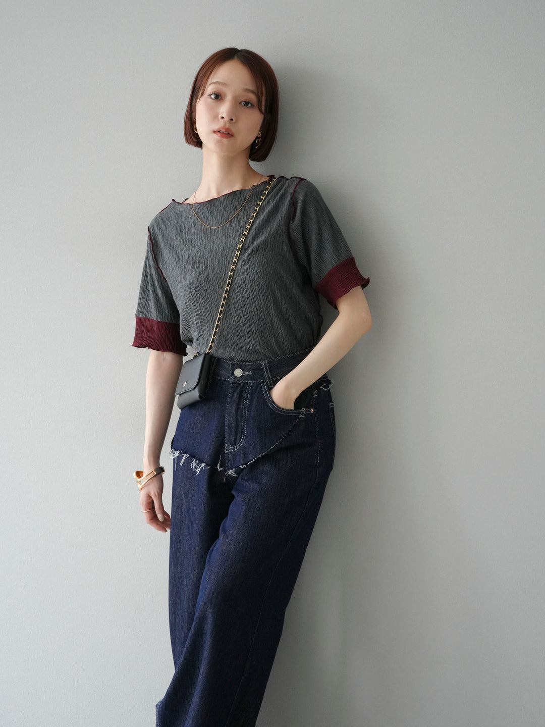 [SET] 百褶同色船領套頭衫 + 臀部設計牛仔褲（2 件組）