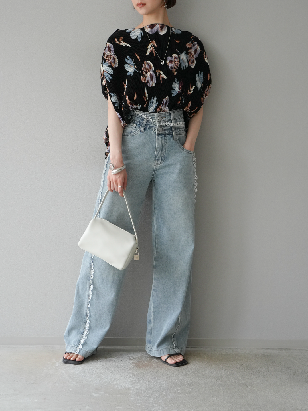 [預購] 花卉印花水洗褶上衣/黑色