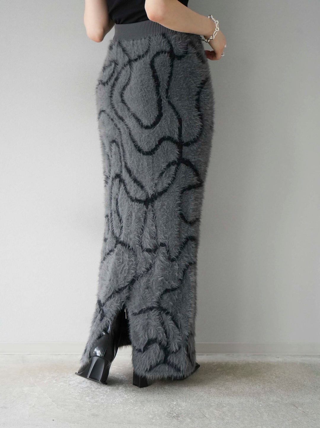 [預訂] Line 毛絨針織半身裙/炭灰