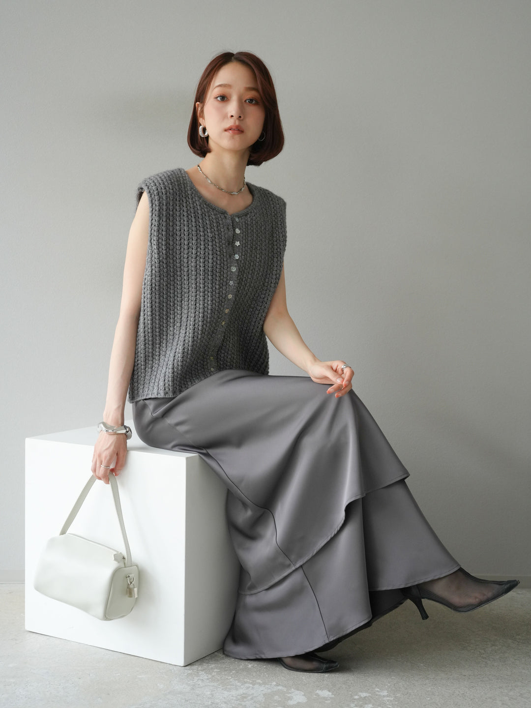 [予約]ランダムボタンニットベスト/チャコール