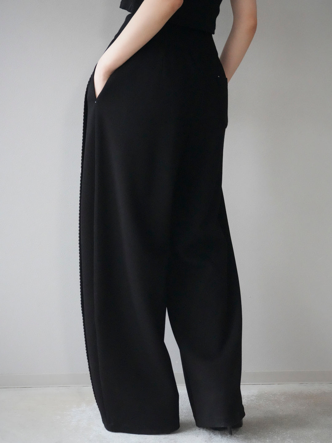 [予約]ステッチデザインウエストリブニットスエットパンツ/black