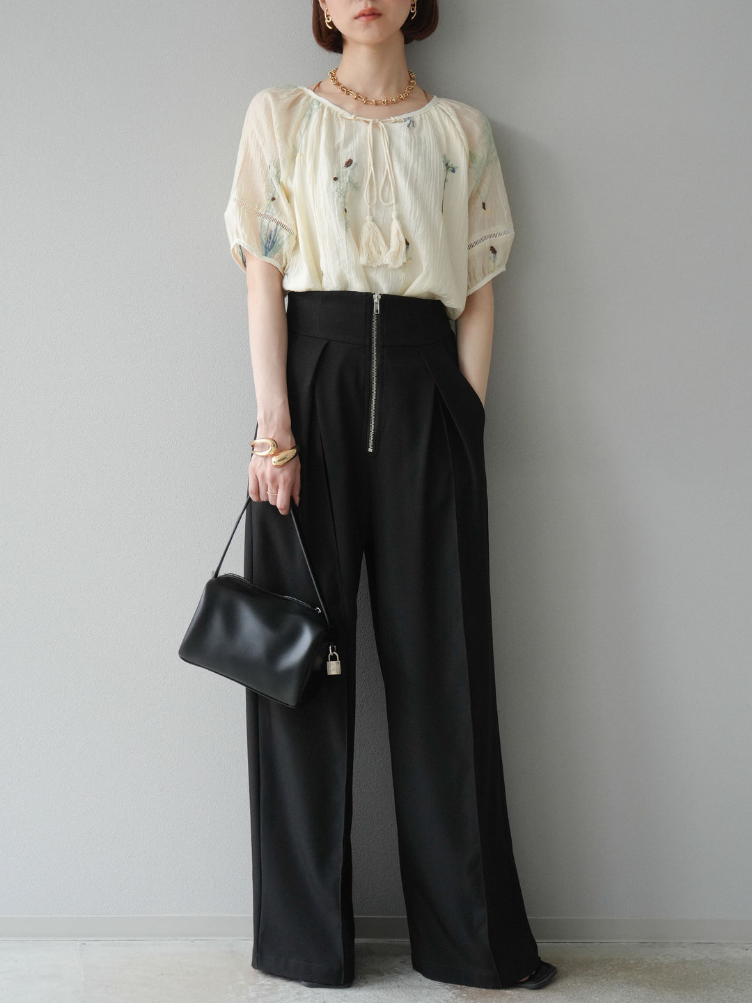 【預購】花朵刺繡半身襯衫/象牙白