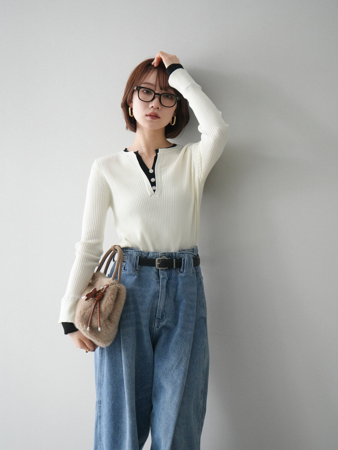 [SET]バイカラーキーネックリブニットトップス+ハイウエストベルトループデザインデニムパンツ(2set)