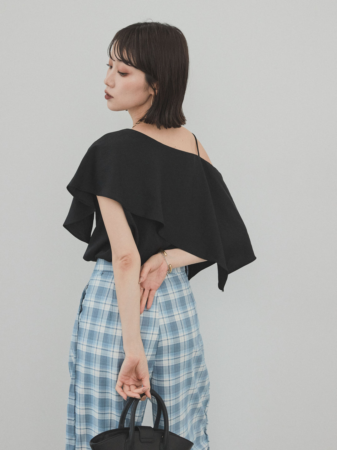 [予約]ワンショルラッフルブラウス/ブラック