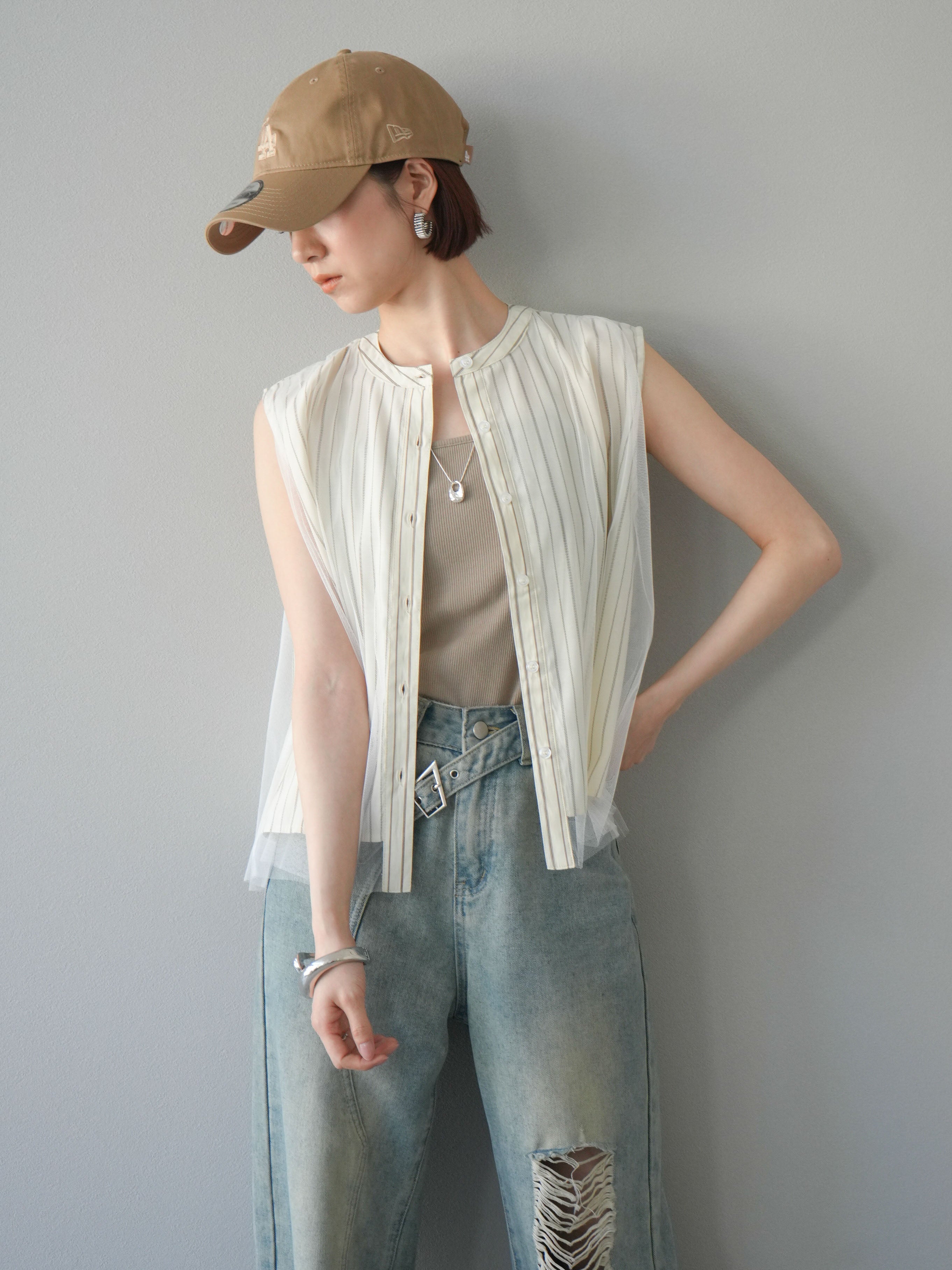 予約]チュールレイヤードストライプノースリーブブラウス