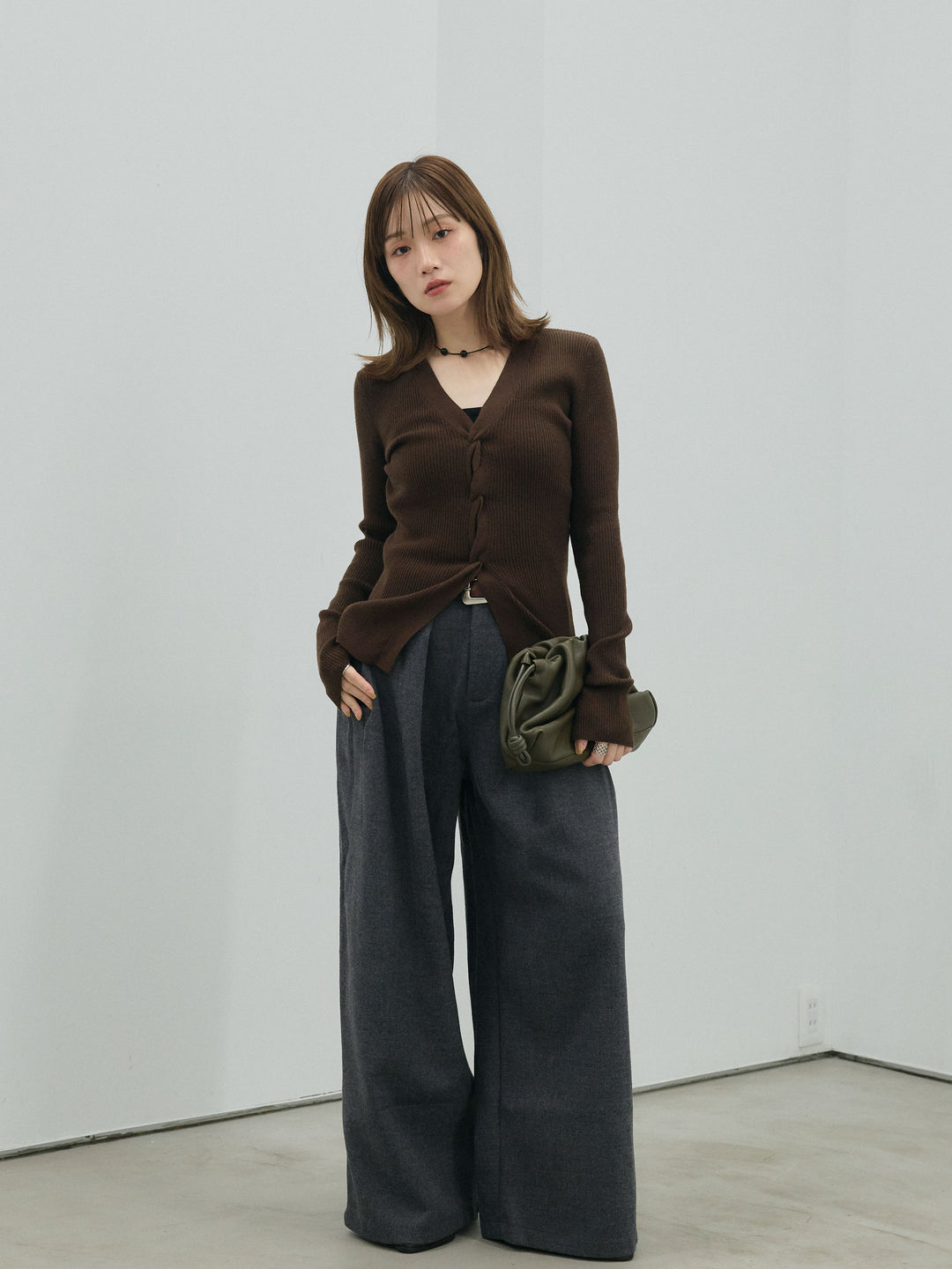 【Allure】[SET]フロントツイストリブニットトップス+ループデザインツイルワイドパンツ(2set)