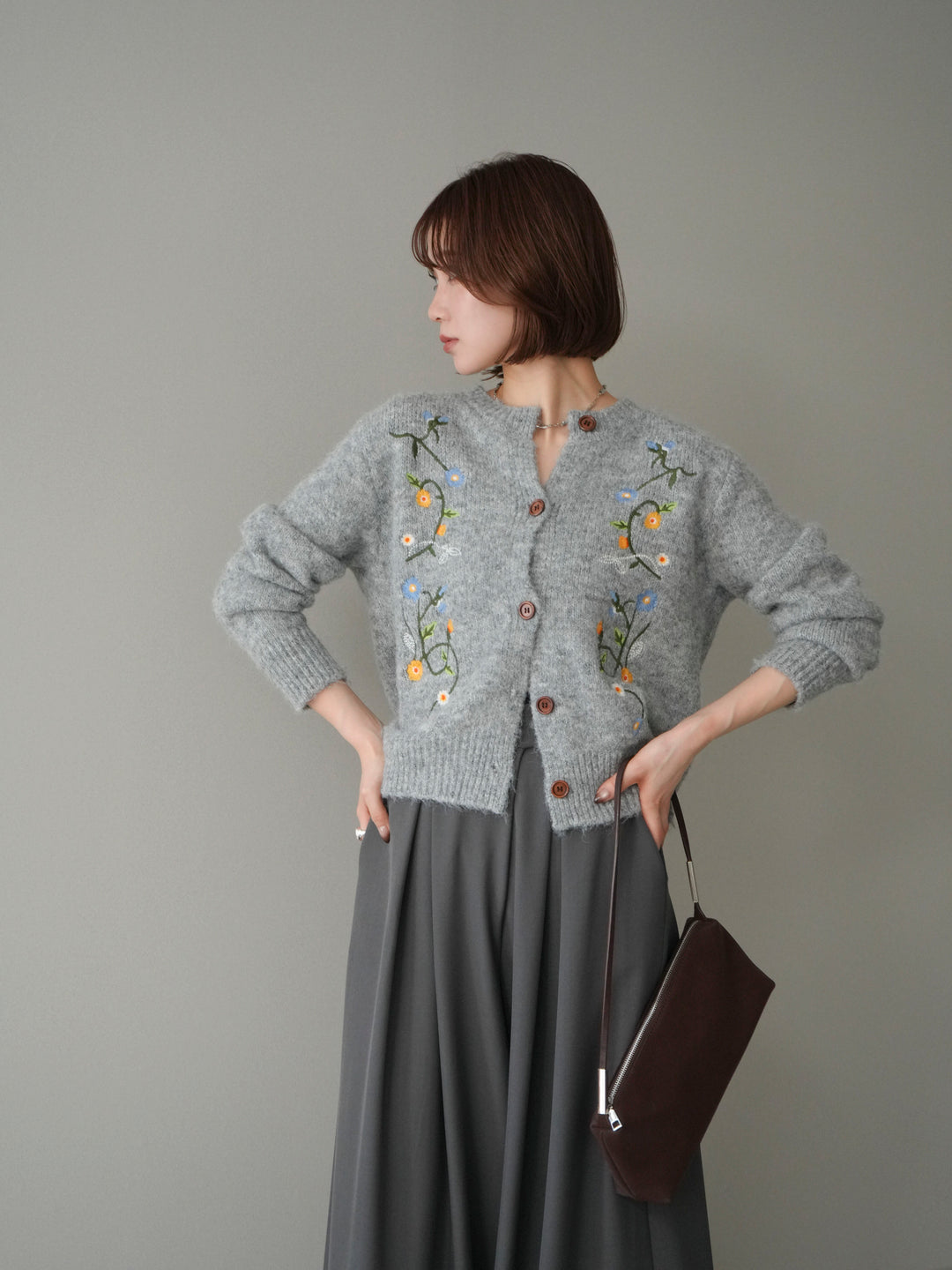 【預購】花朵刺繡針織開襟衫 / 灰色