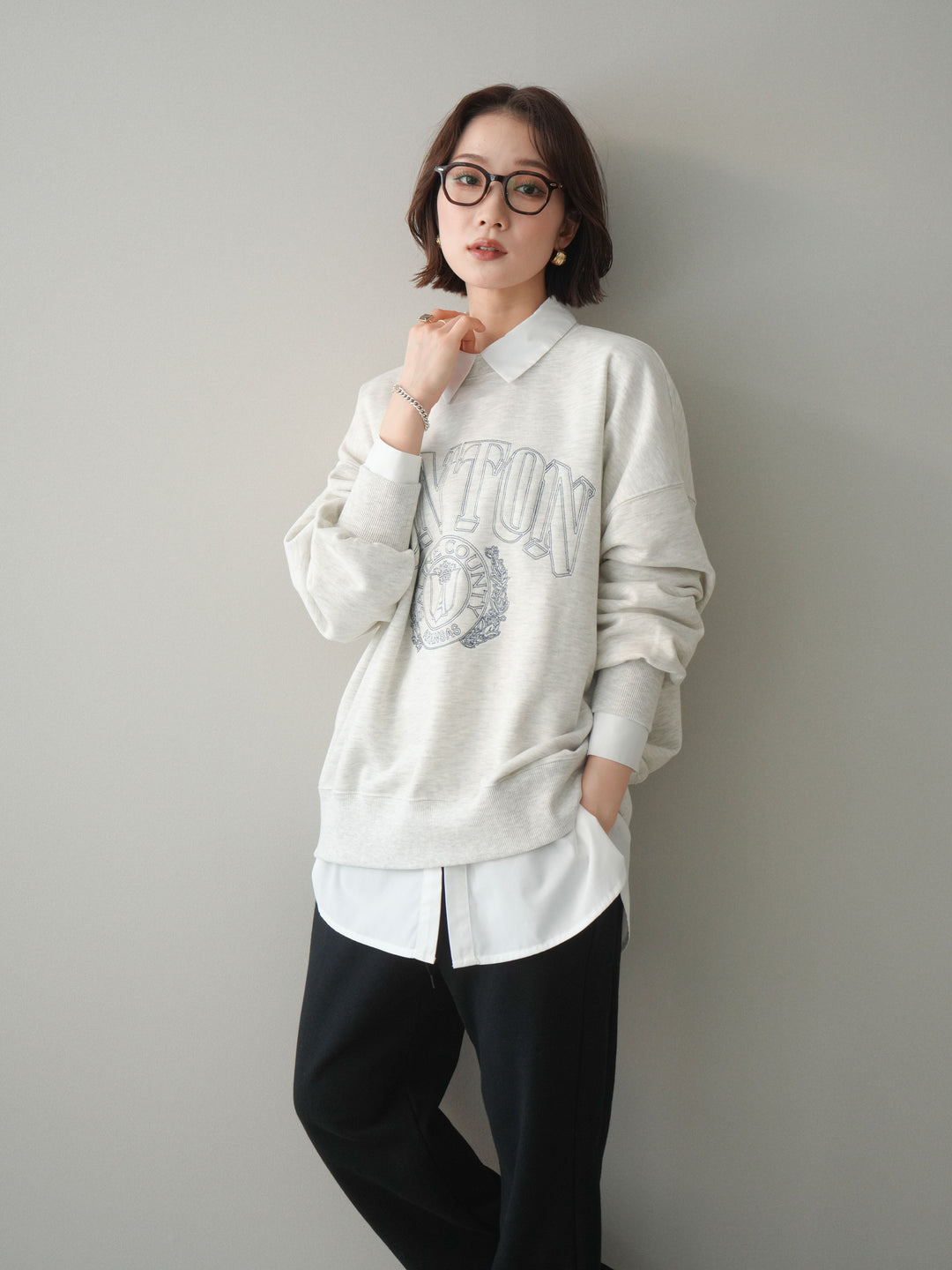 [SET]カレッジロゴ刺繍BIGスウェットプルオーバー+ボウタイ付オーバーシャツ(2set)