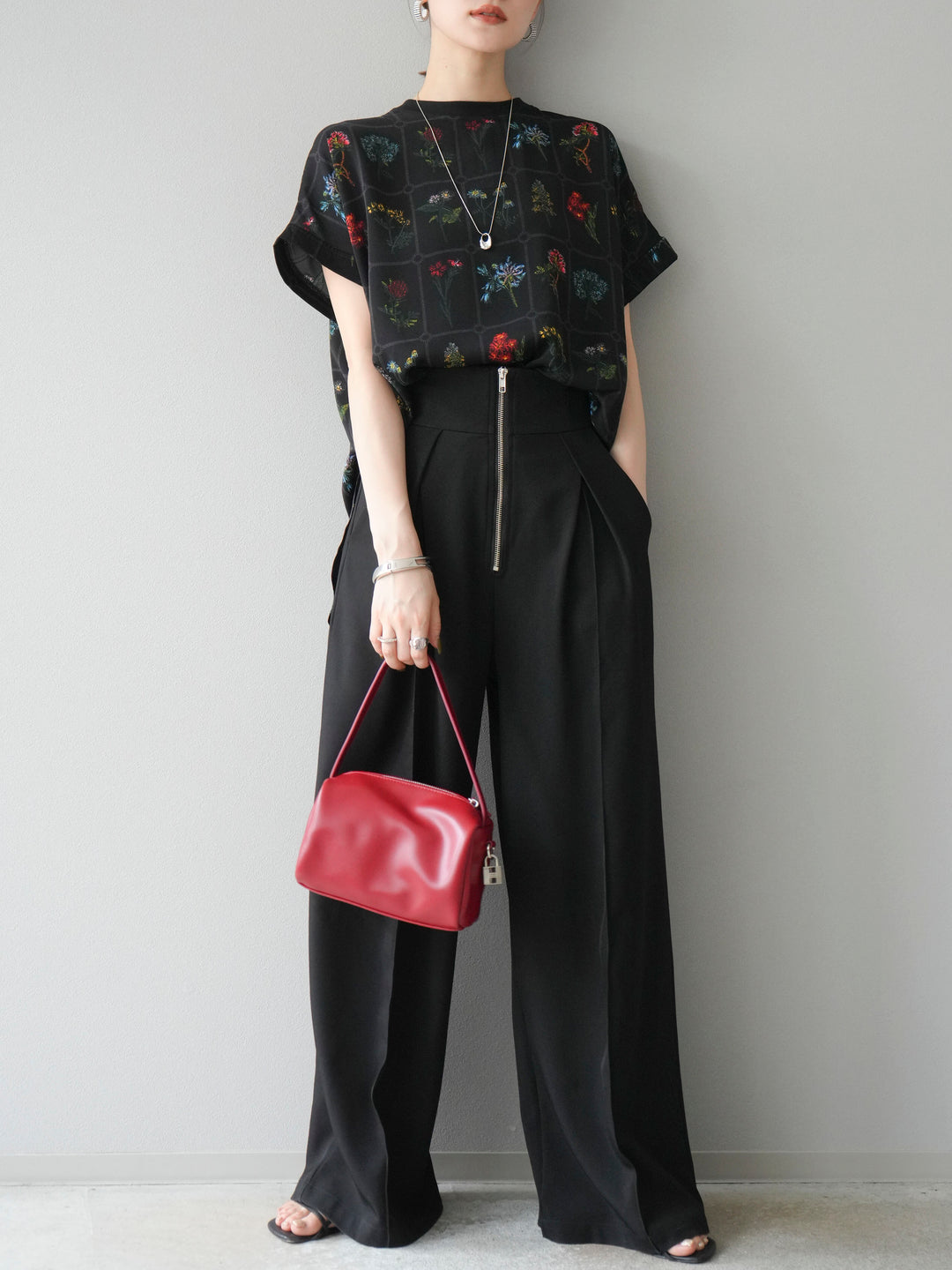 [予約]パッチワークフラワープリントプルオーバー/ブラック