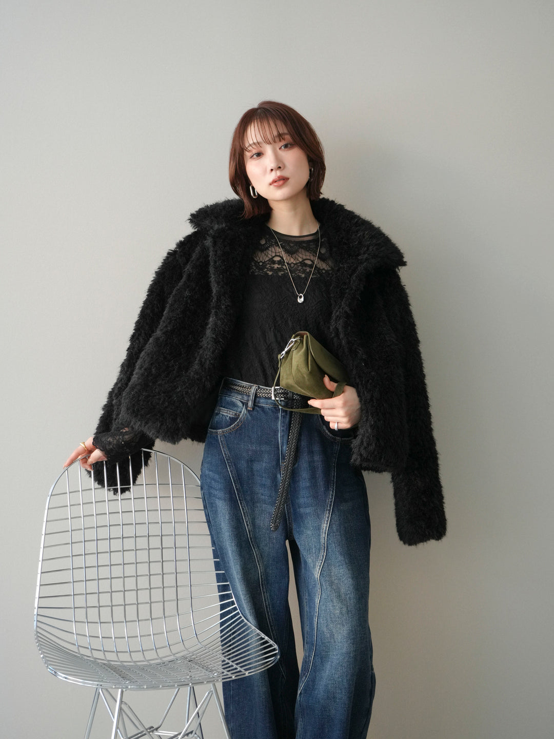 【套裝】短款人造毛領罩衫+薄紗蕾絲上衣+羊毛襯裡牛仔修身褲（三件套）