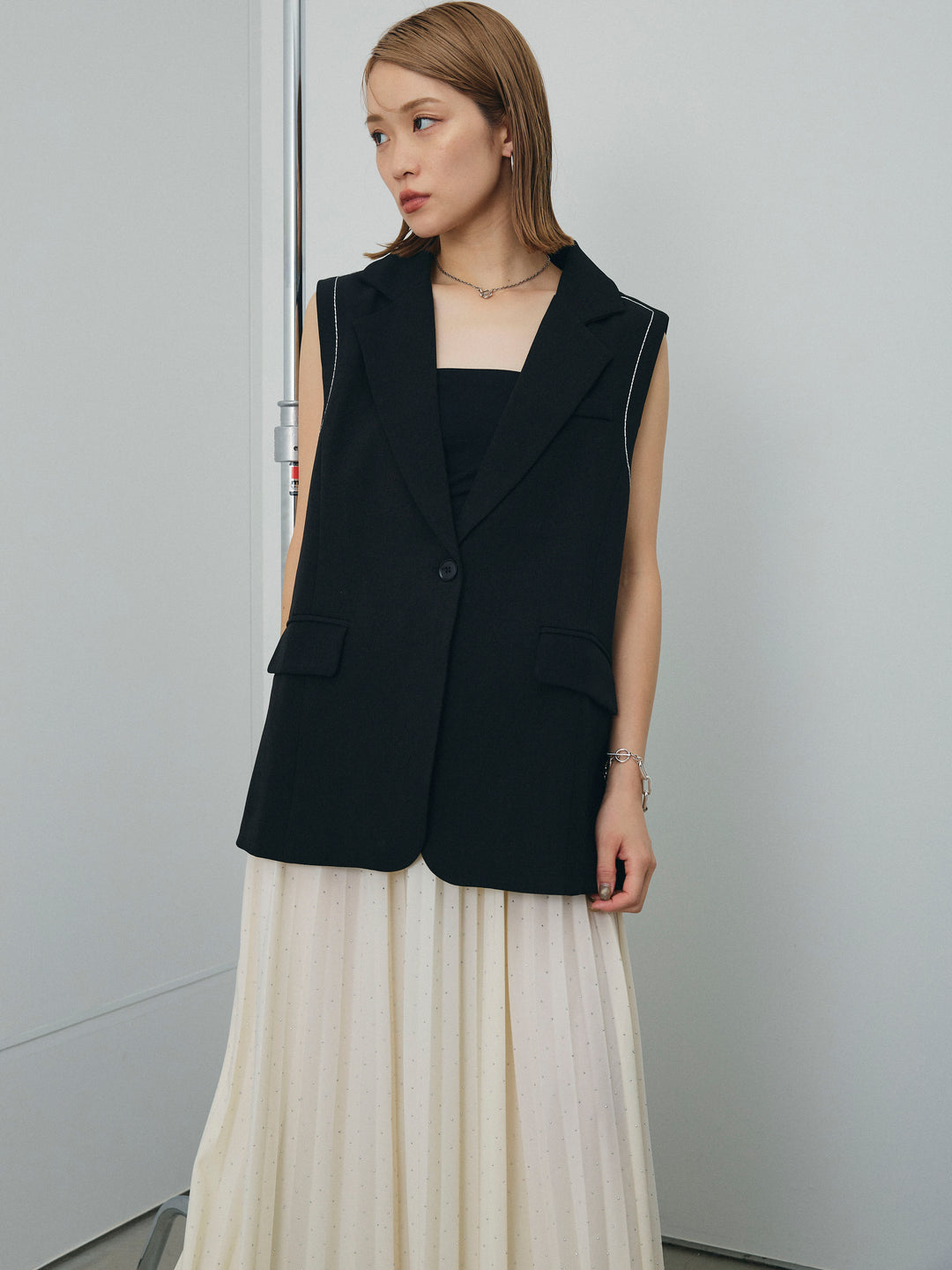 [套裝] 縫線設計背心 + 水鑽百褶裙 (2套)