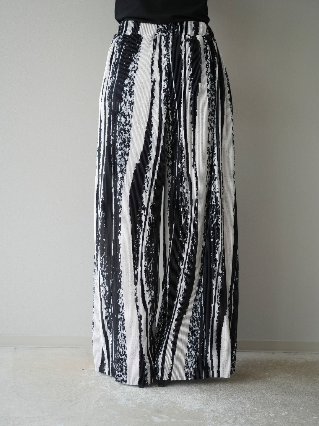 [予約]ニュアンスプリーツワイドパンツ/ブラック