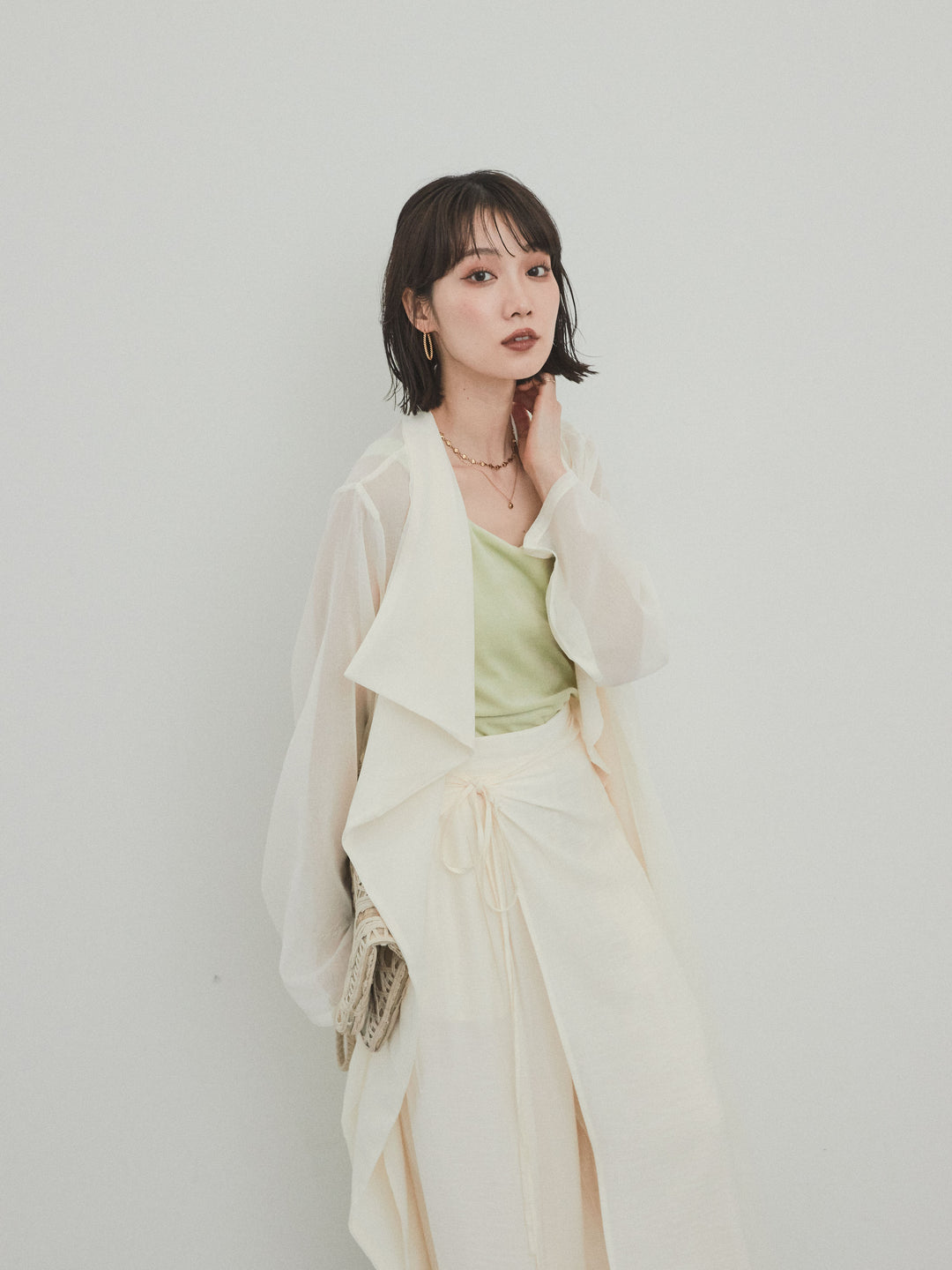 [SET] 方形天鵝絨背心 + 水洗緞層疊裙褲 + 透視長外套 (3 件套)