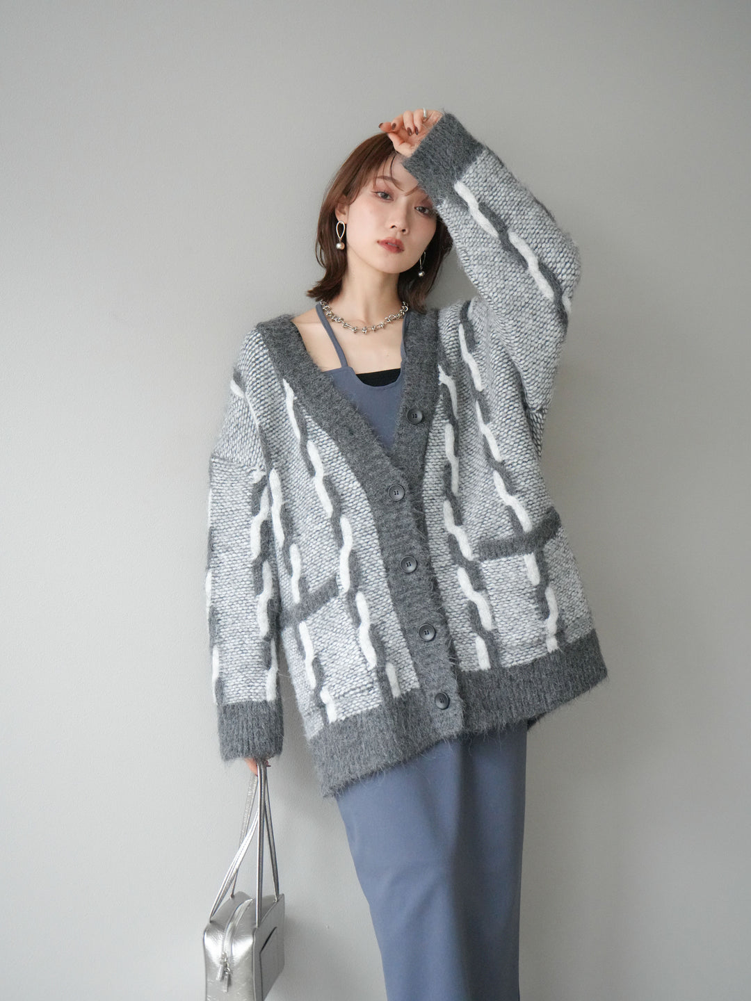 [予約]バイカラー編み込みデザインニットカーディガン/グレー