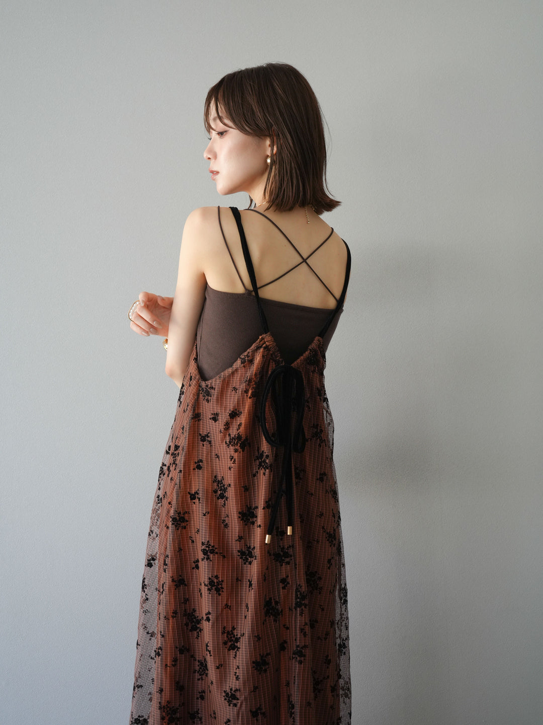 [SET]フロッキーチュールレイヤードベロアキャミワンピース+カップ付きバッククロスキャミソール(2set)