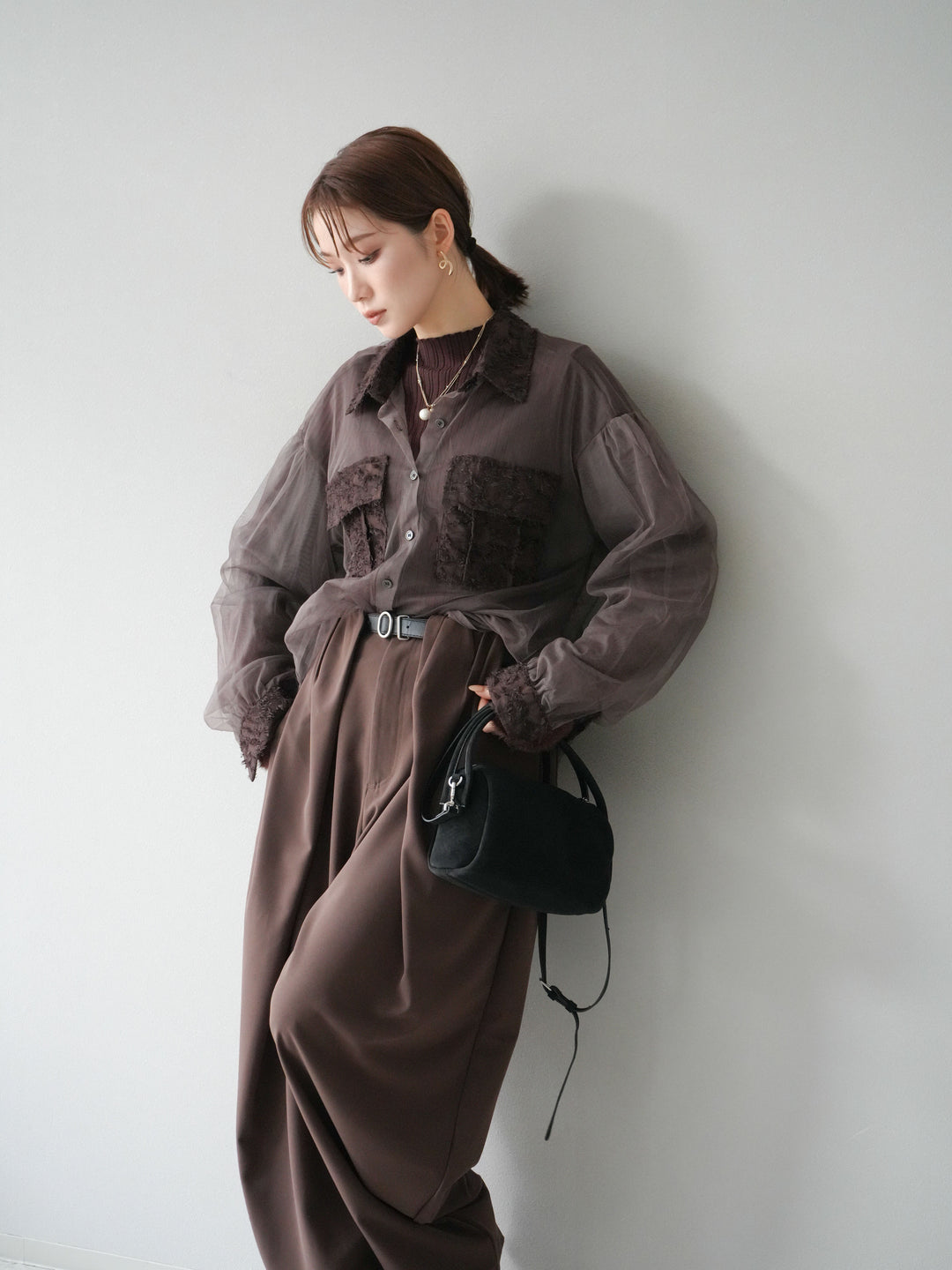 [SET]フリンジジャガード×チュールレイヤードシャツ+アームシャギーランダムリブニットトップス+ベルト付タックワイドパンツ(3set)