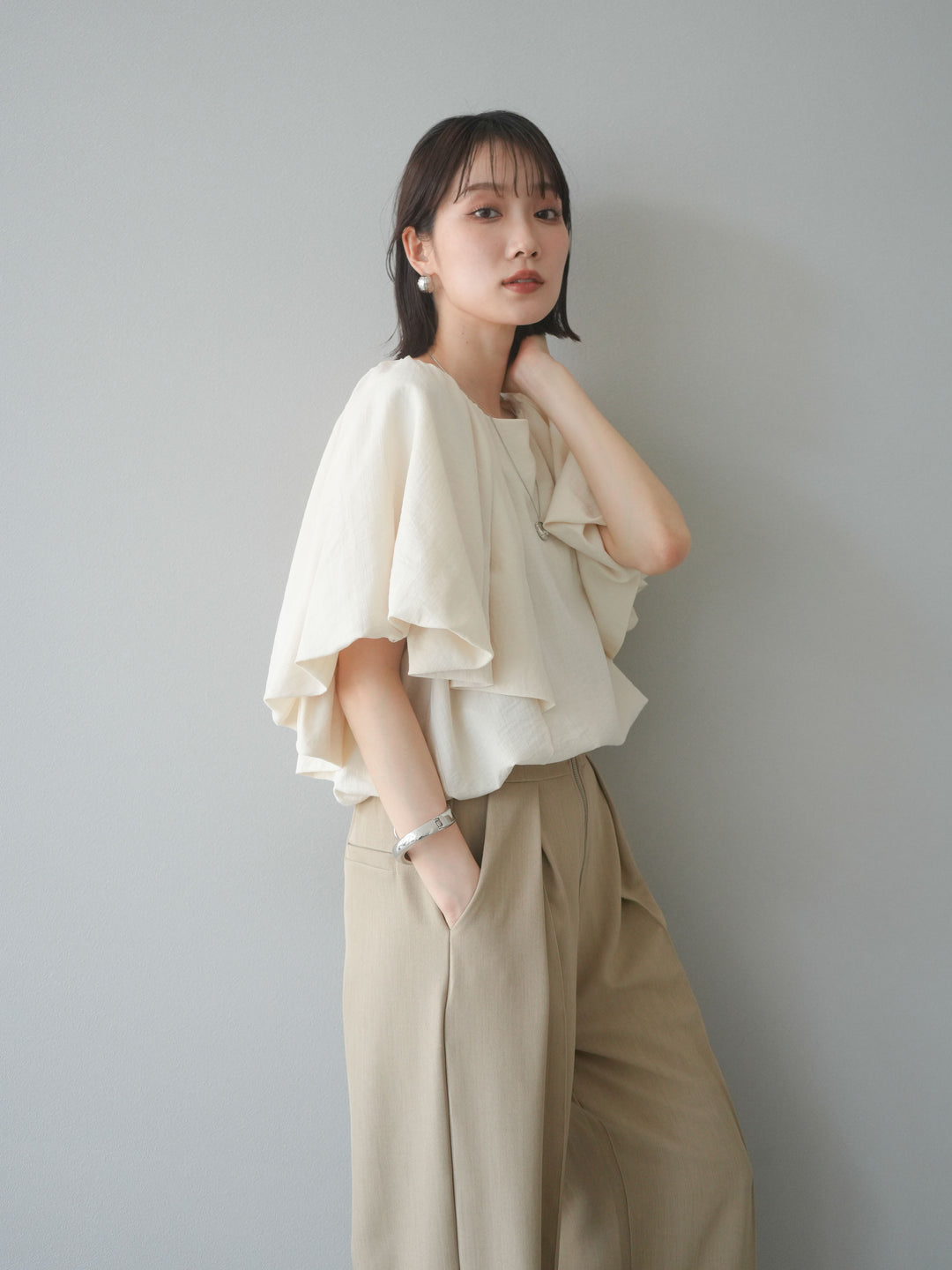 [SET] 燈籠袖褶襉設計上衣 + 拉鍊褶襉寬褲 (2 套)