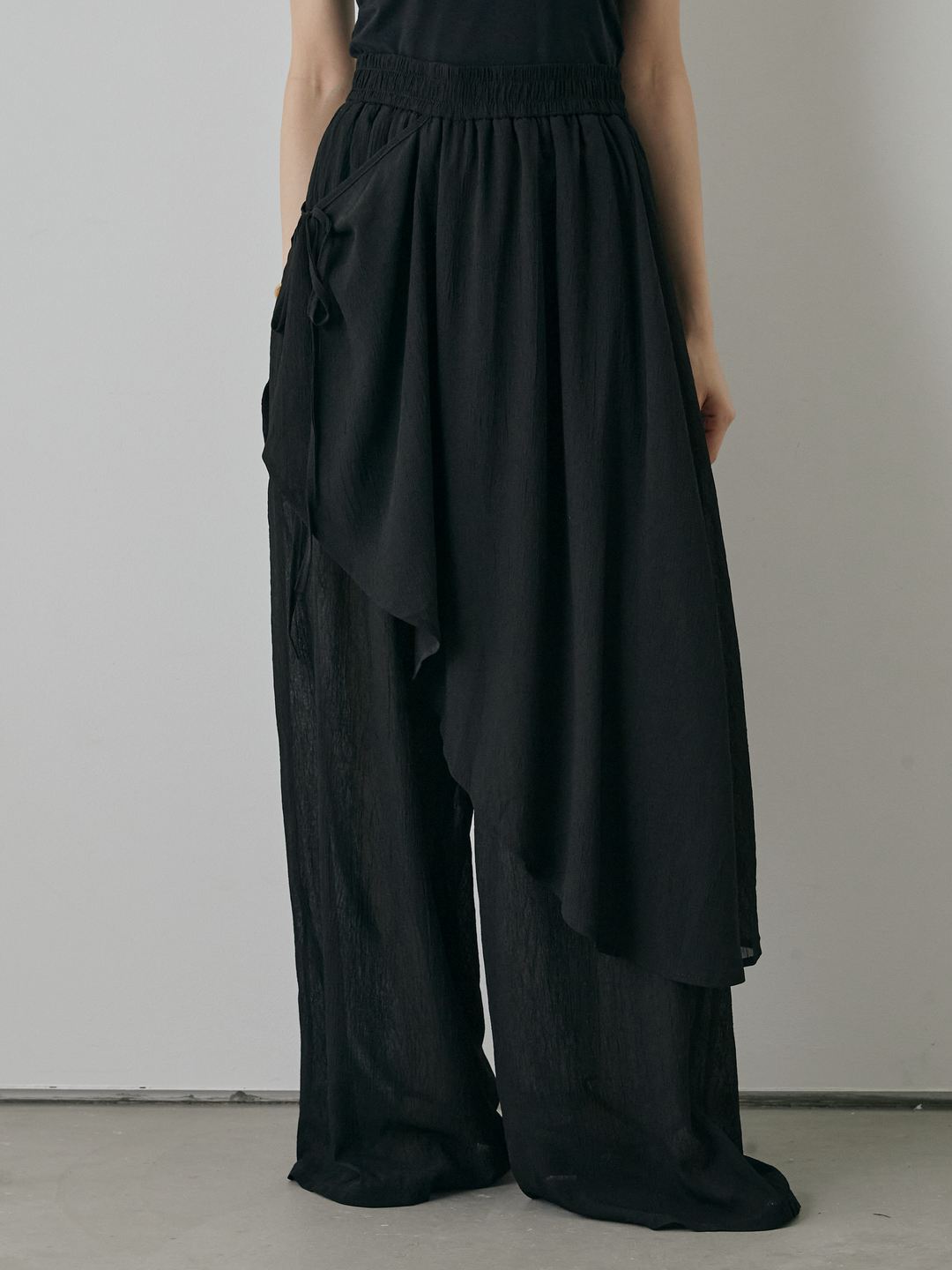 [預購] 薄紗洗衣機裹身設計褲/黑色