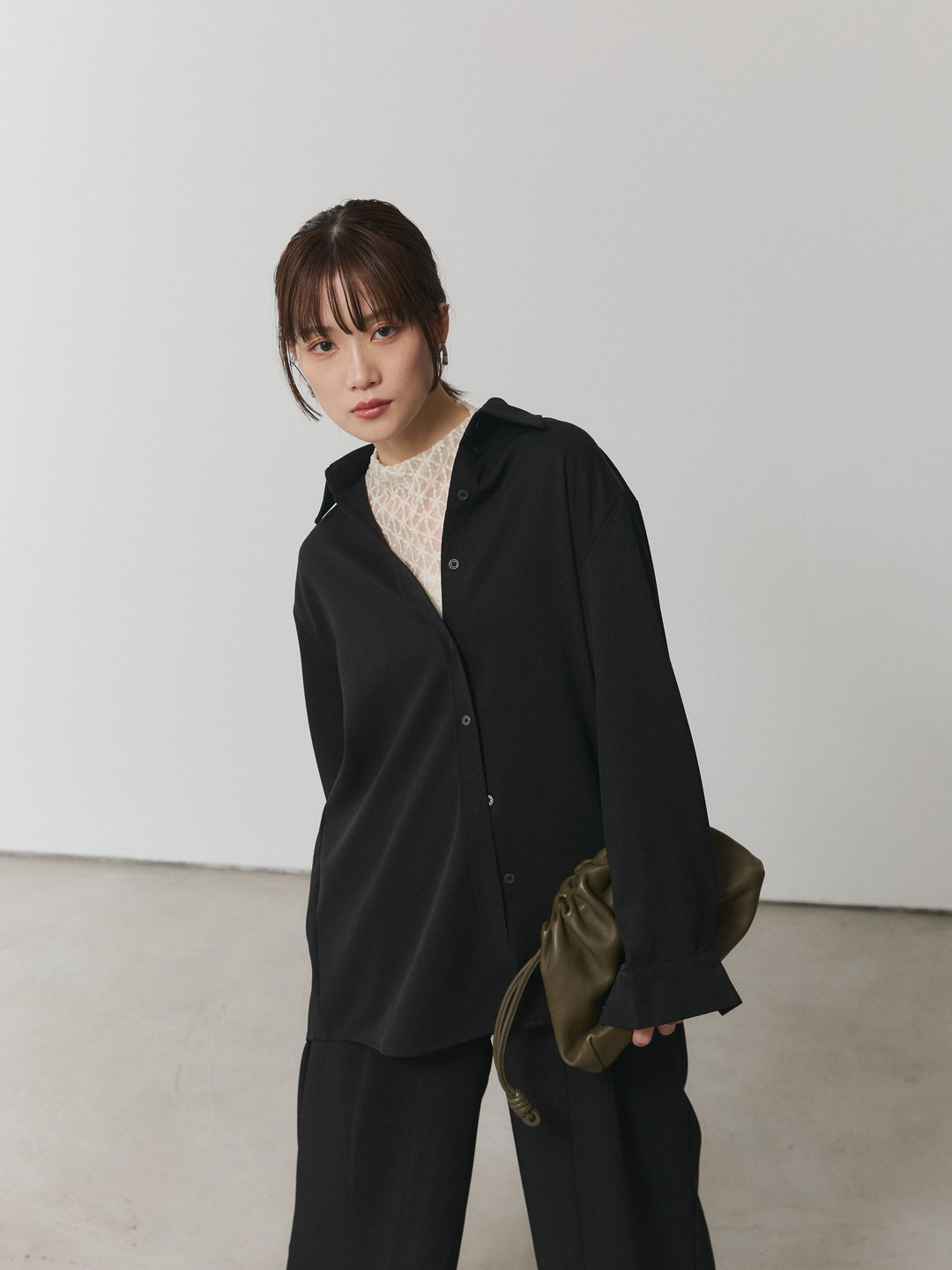 【Allure】[SET]ボタンダウンオーバーシャツ+デザインタックセンターシームアイドパンツ+フラワーレーストップス(3set)