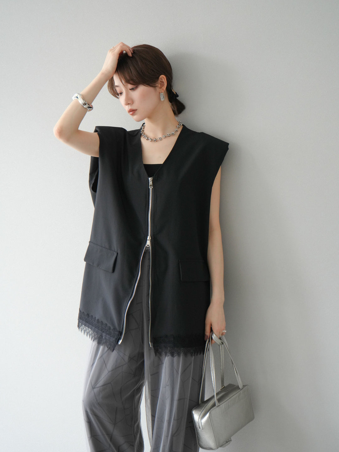[預購] 雙拉鍊蕾絲下擺背心/黑色